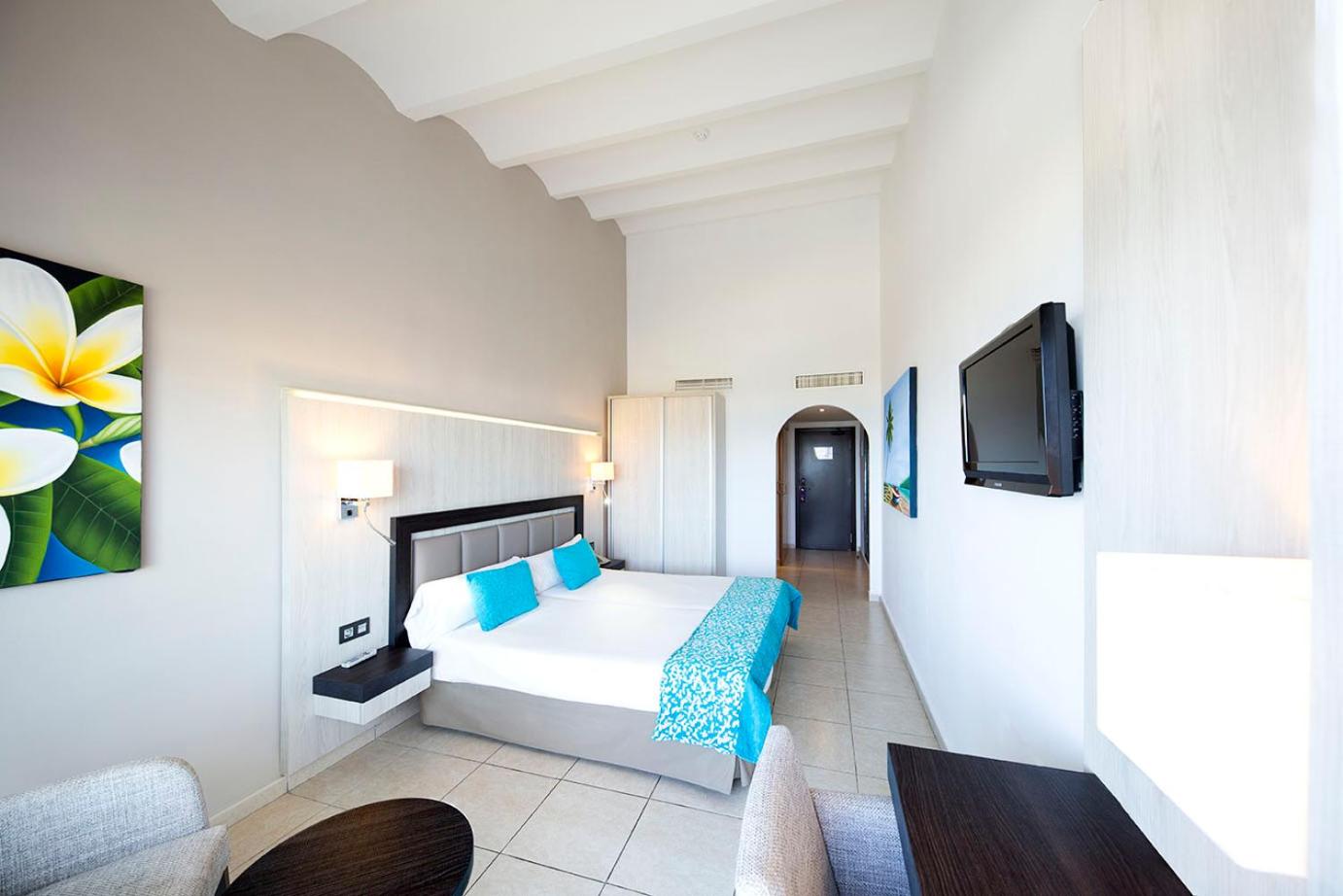Double Room (2 Adults + 2 Children) photo 3