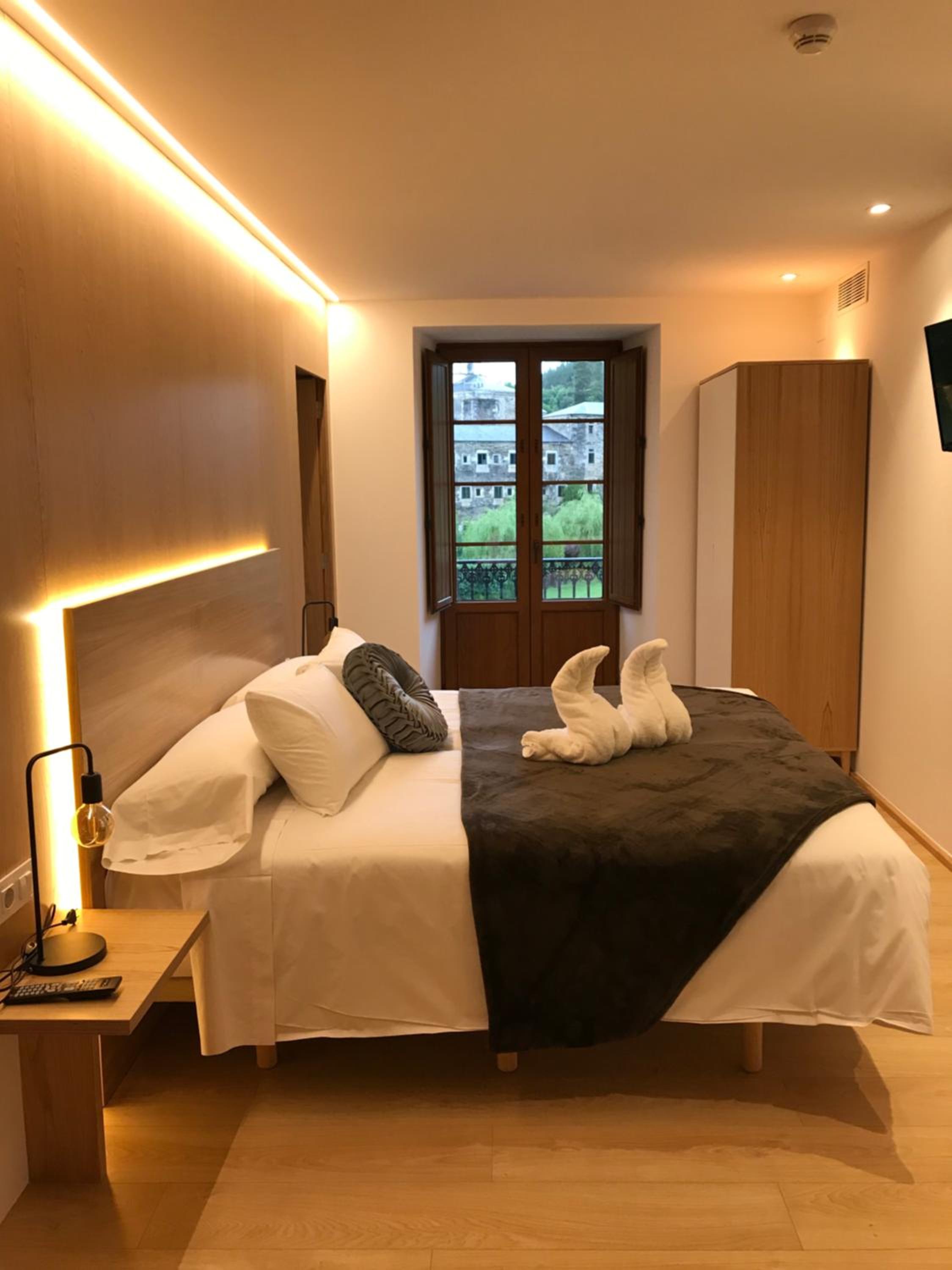 Standard Double Room - Photo 9