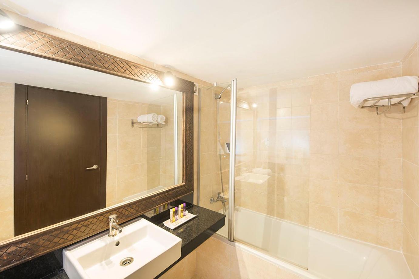 Double Room (2 Adults + 2 Children) photo 2