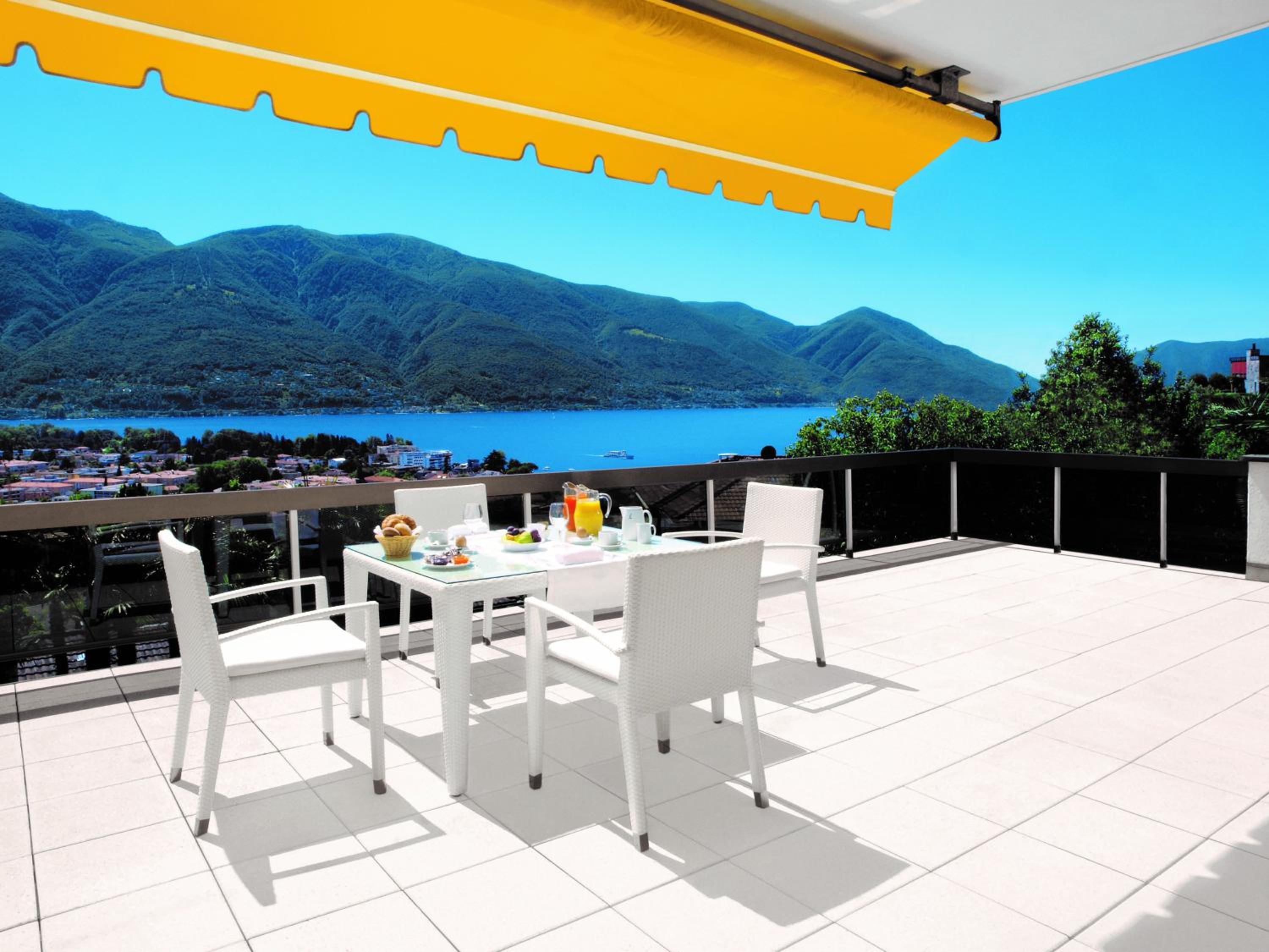 Apartment with Terrace and Lake View photo 3
