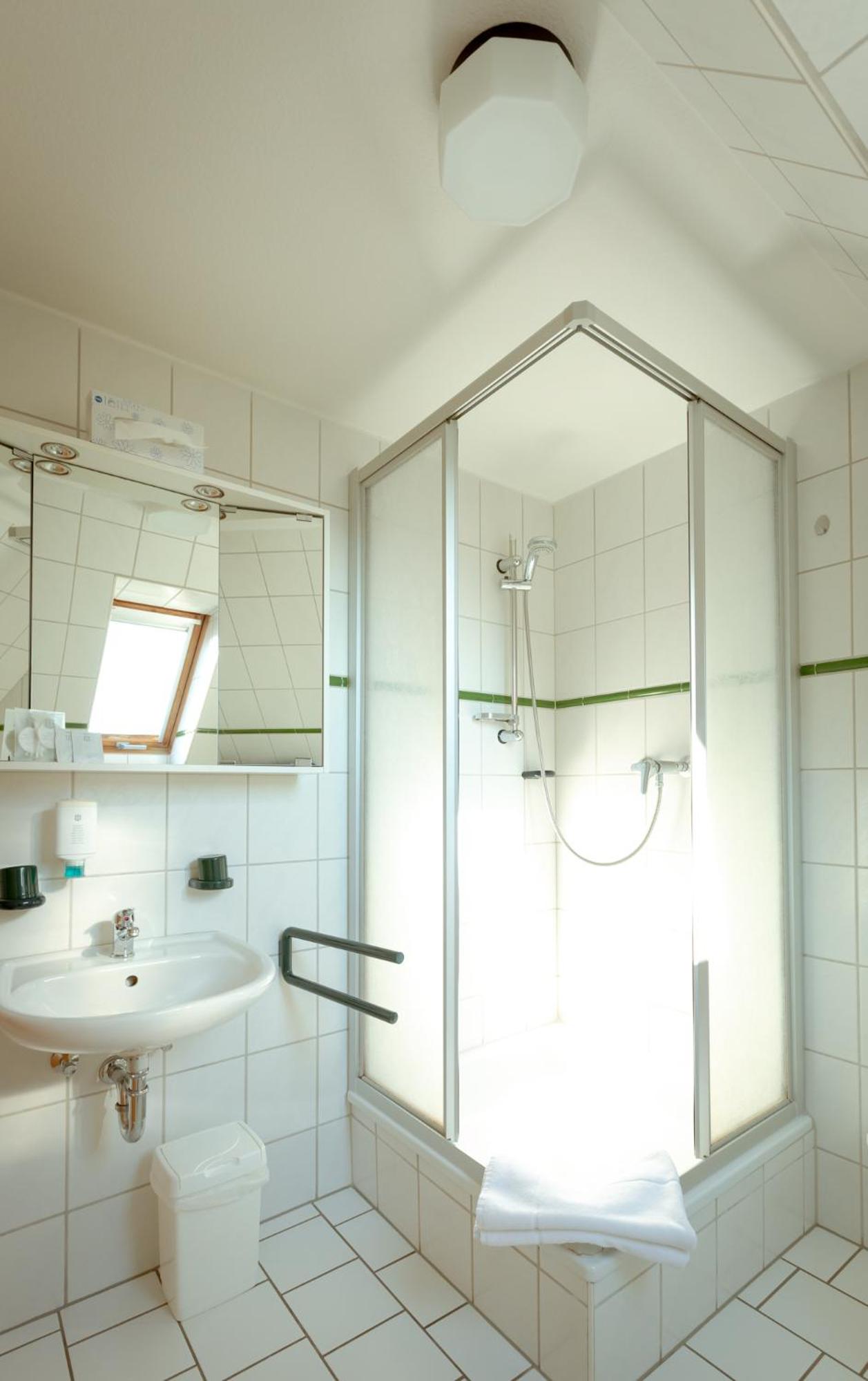 Standard Double Room - Photo 4
