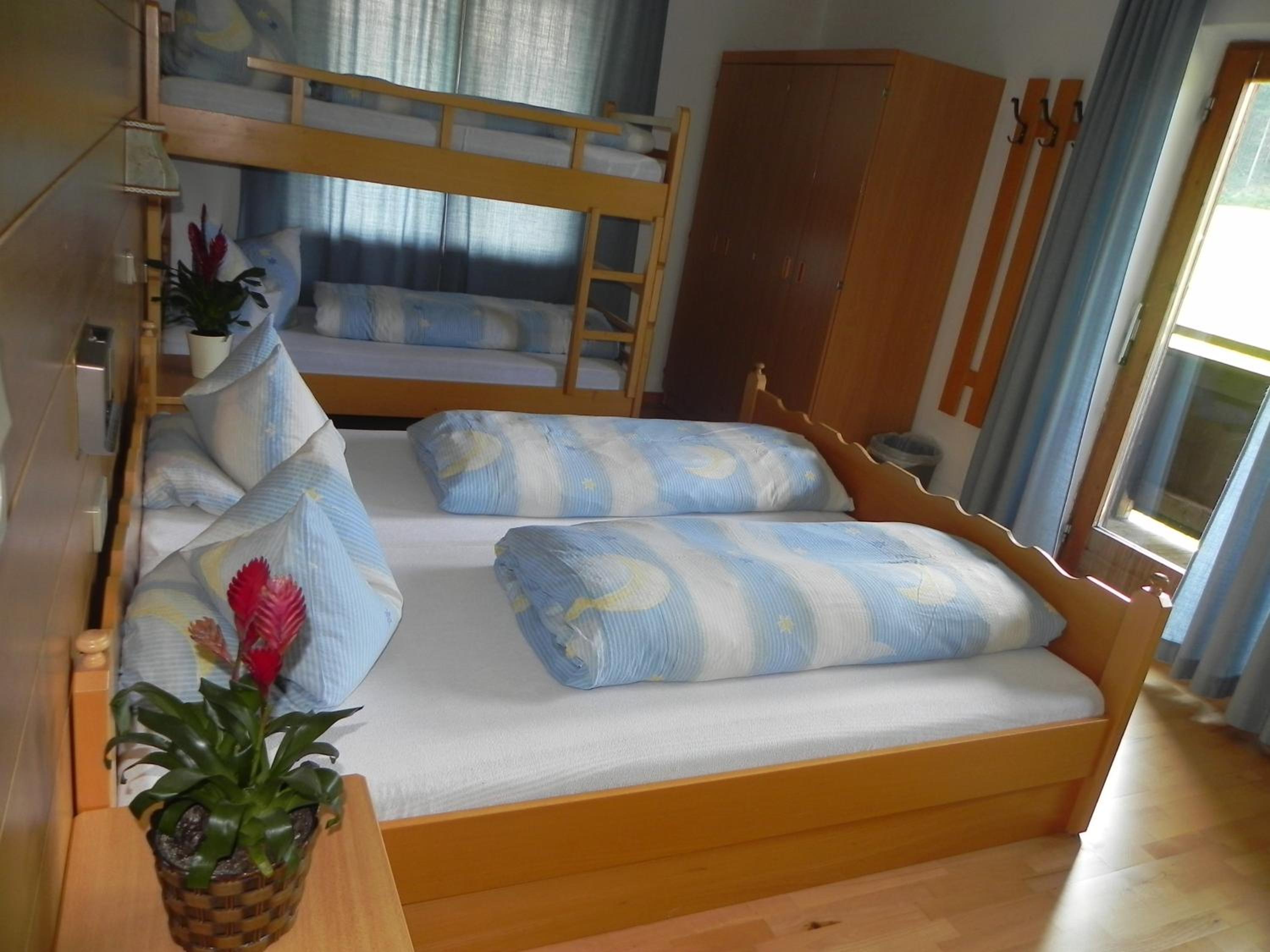 Quadruple Room with Bathroom photo 2