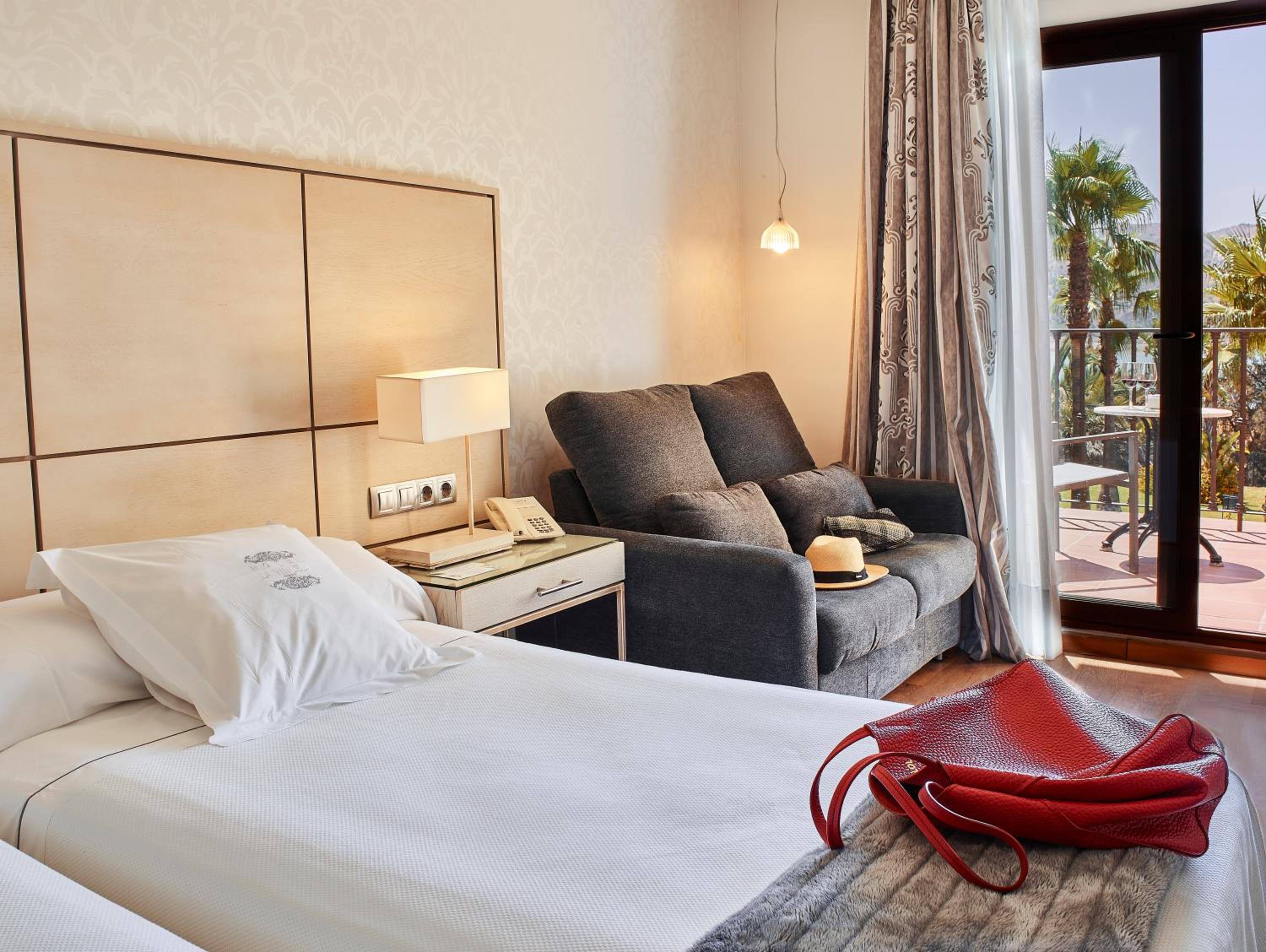 Habitación Doble Superior con Vista al Lago (3 Adultos)
