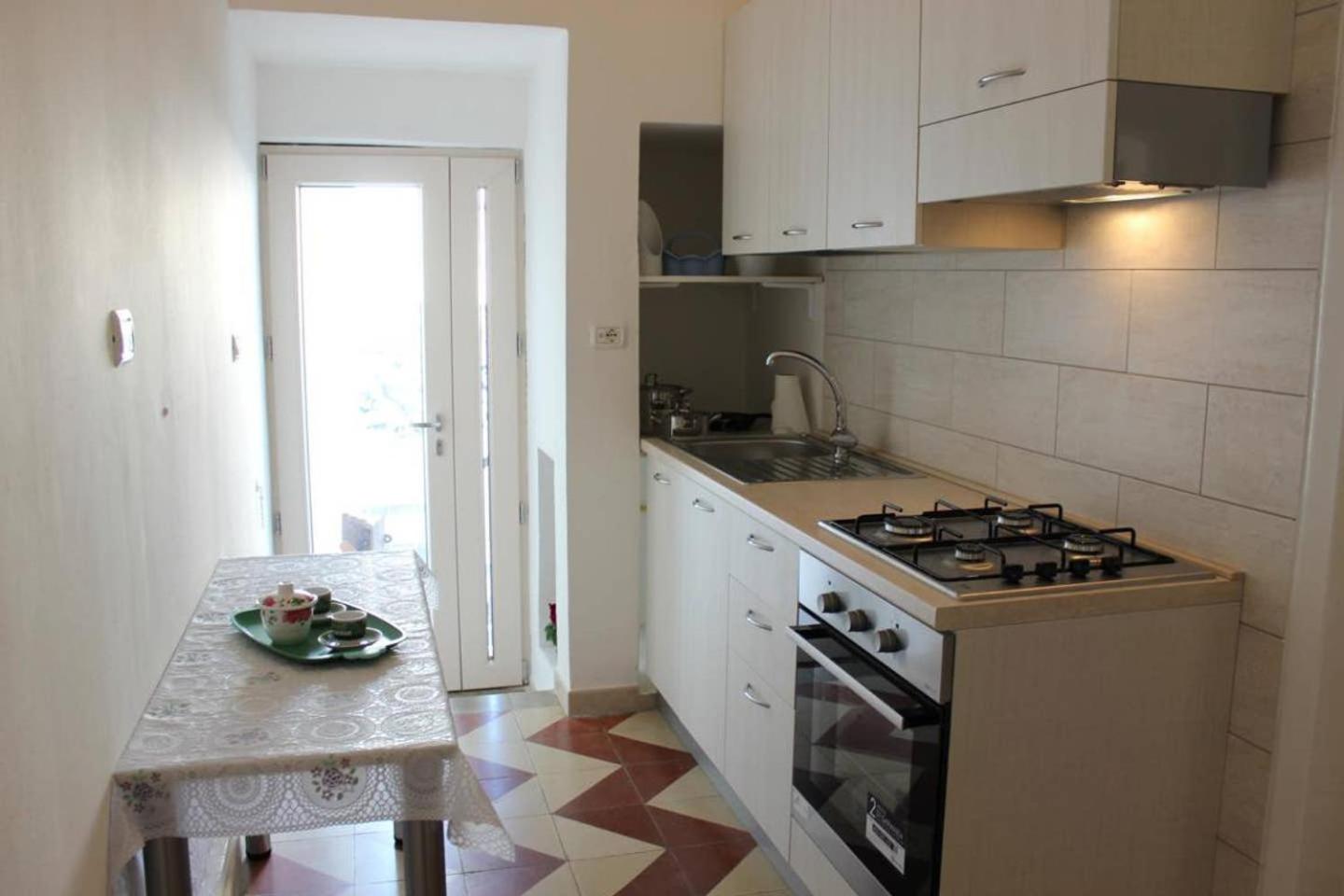 One-Bedroom House photo 3