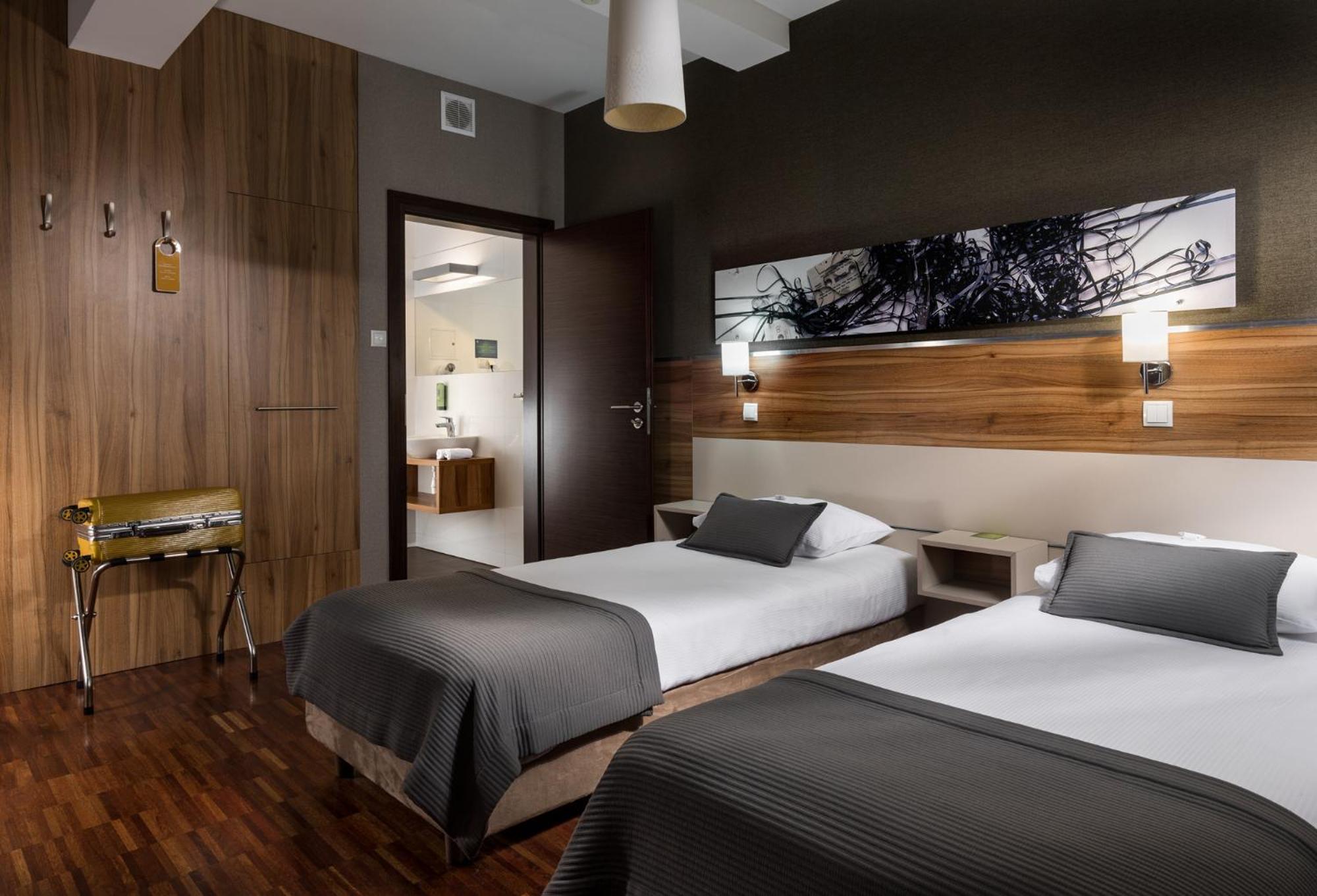 Standard Double Room - Photo 4