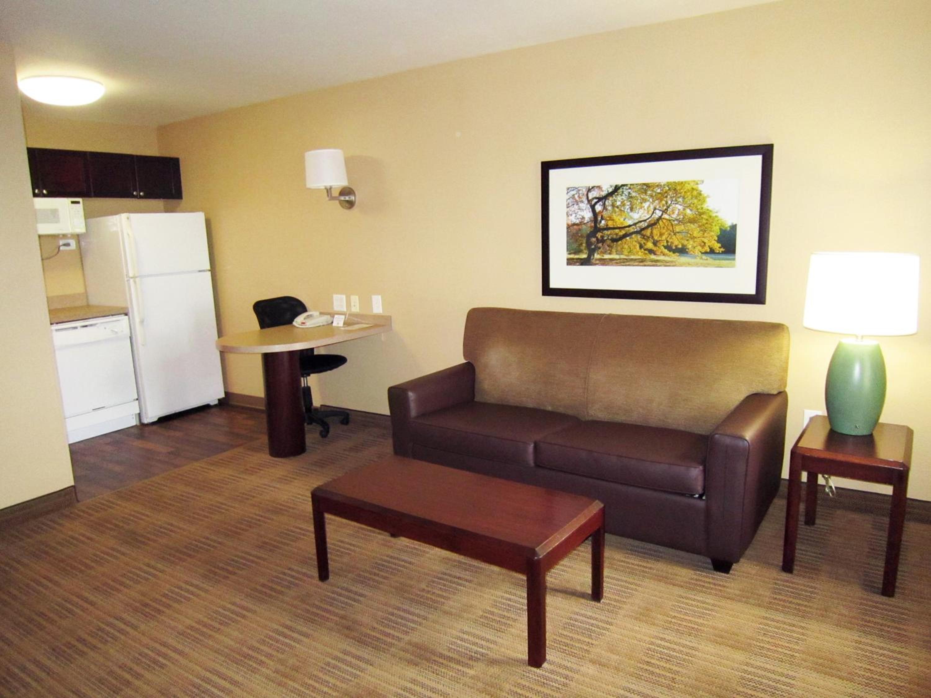 One Bedroom Suite - Non-Smoking - Photo 3