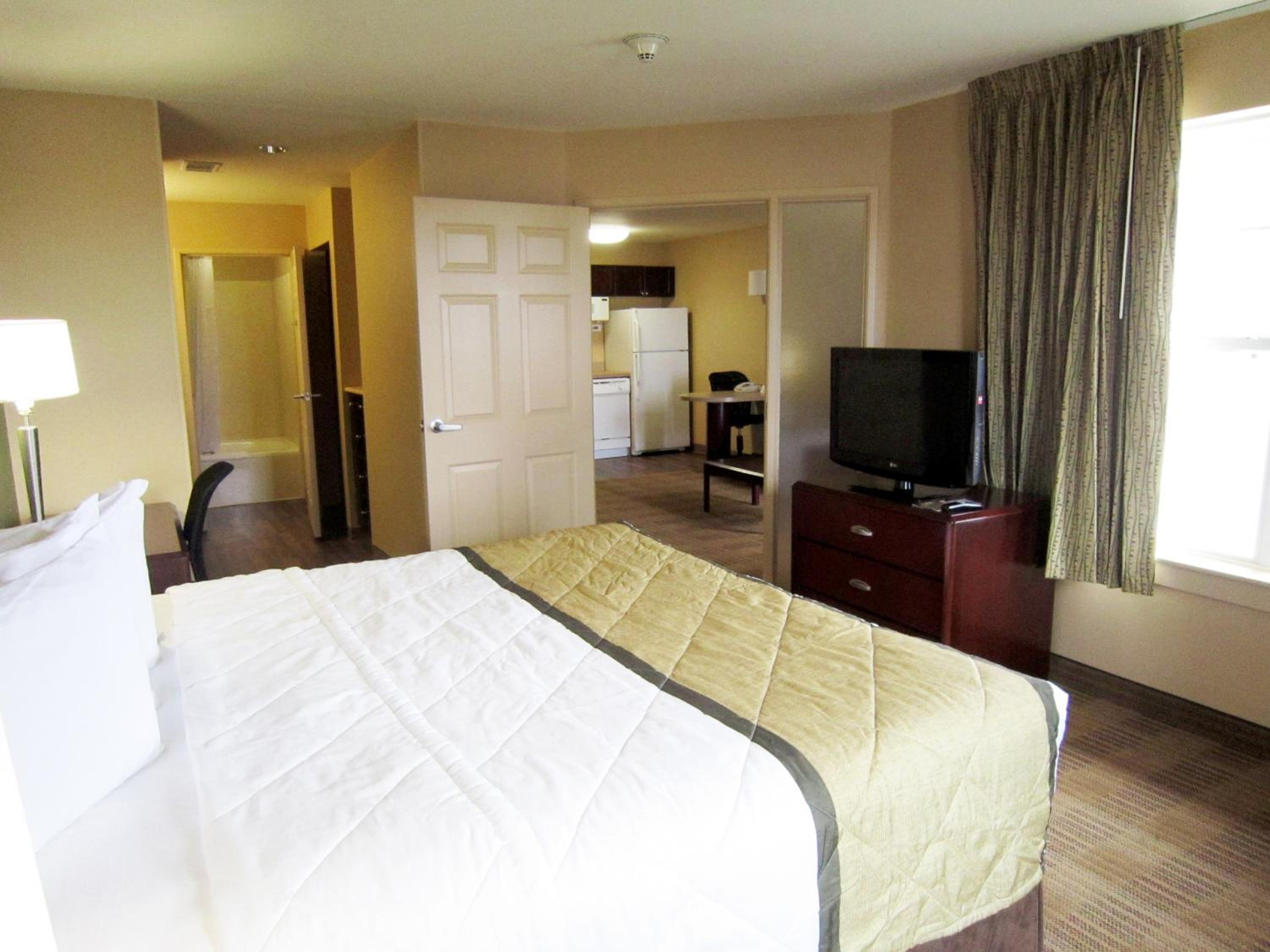 One Bedroom Suite - Non-Smoking - Photo 11