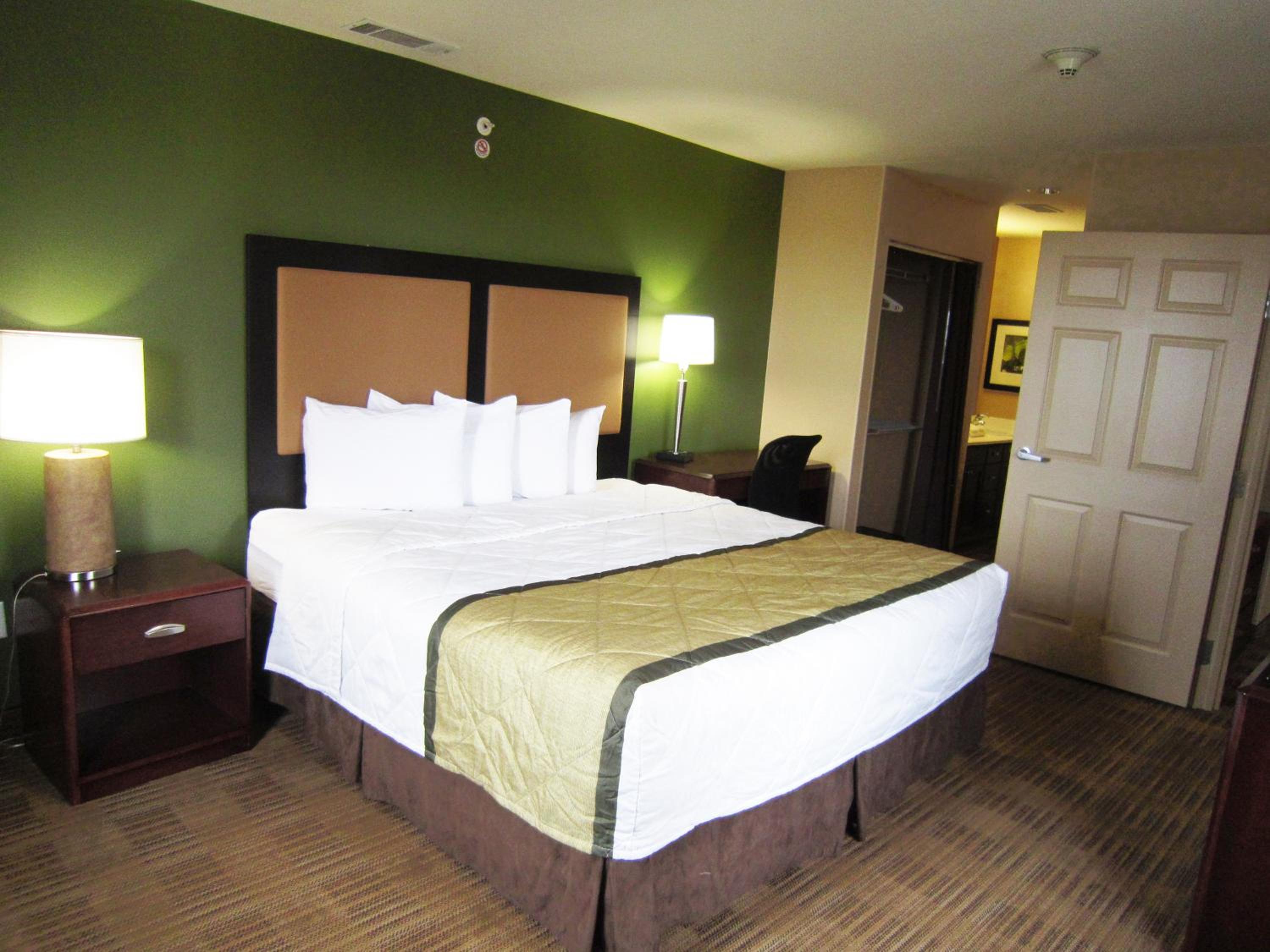 One Bedroom Suite - Non-Smoking - Photo 10