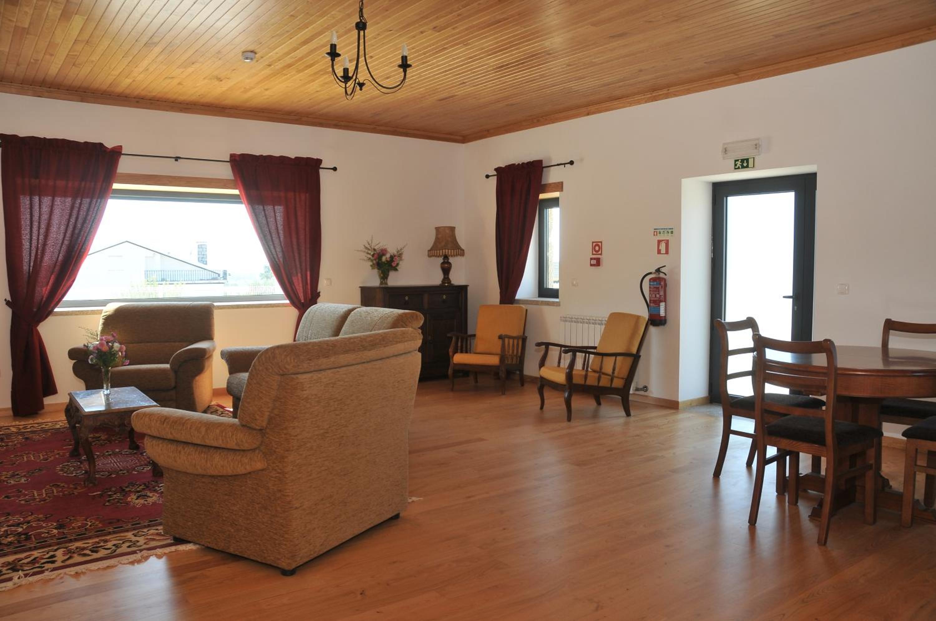 Five-Bedroom House photo 1
