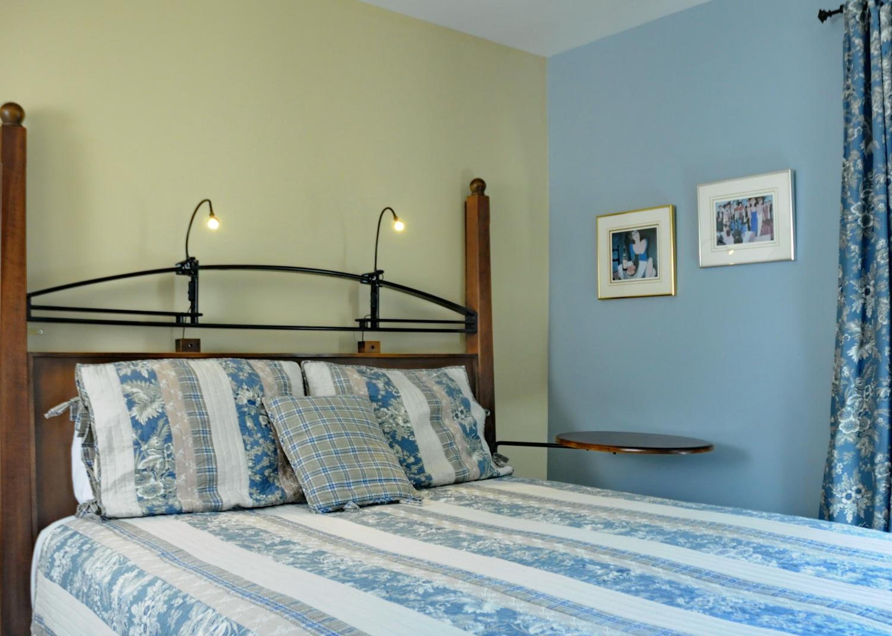 Intermediate Room 1 Queen Bed photo 3