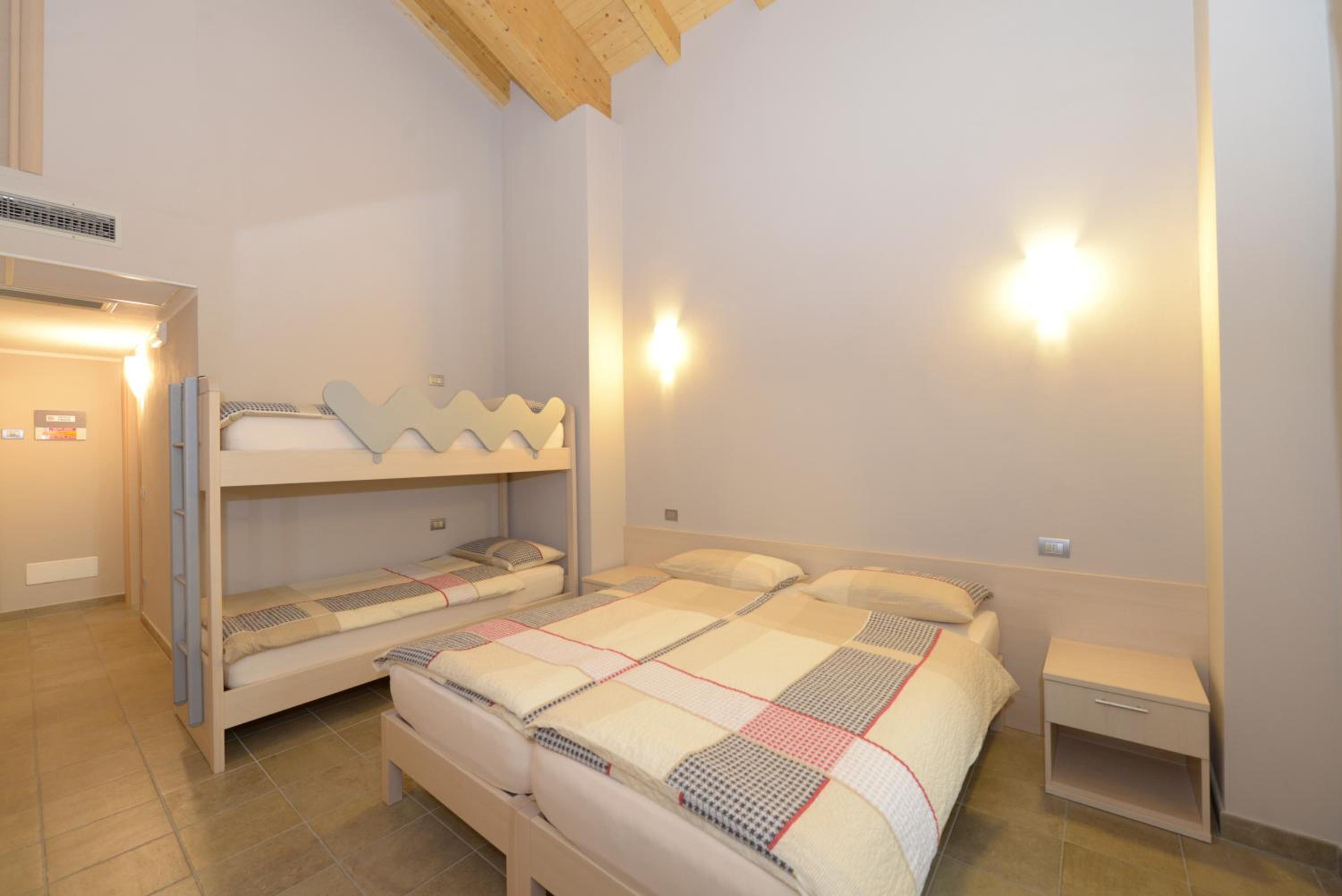Quadruple Room - Photo 1