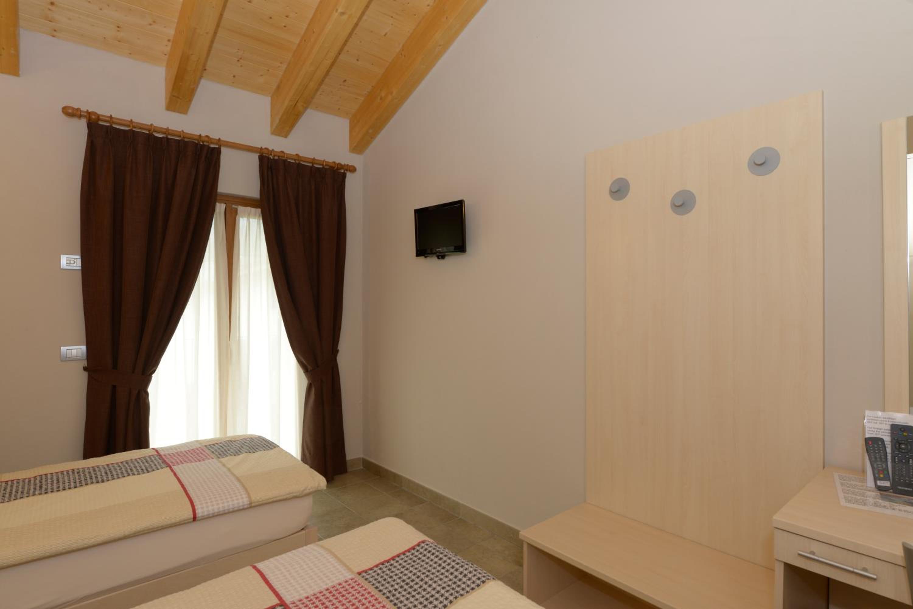 Double or Twin Room - Photo 3