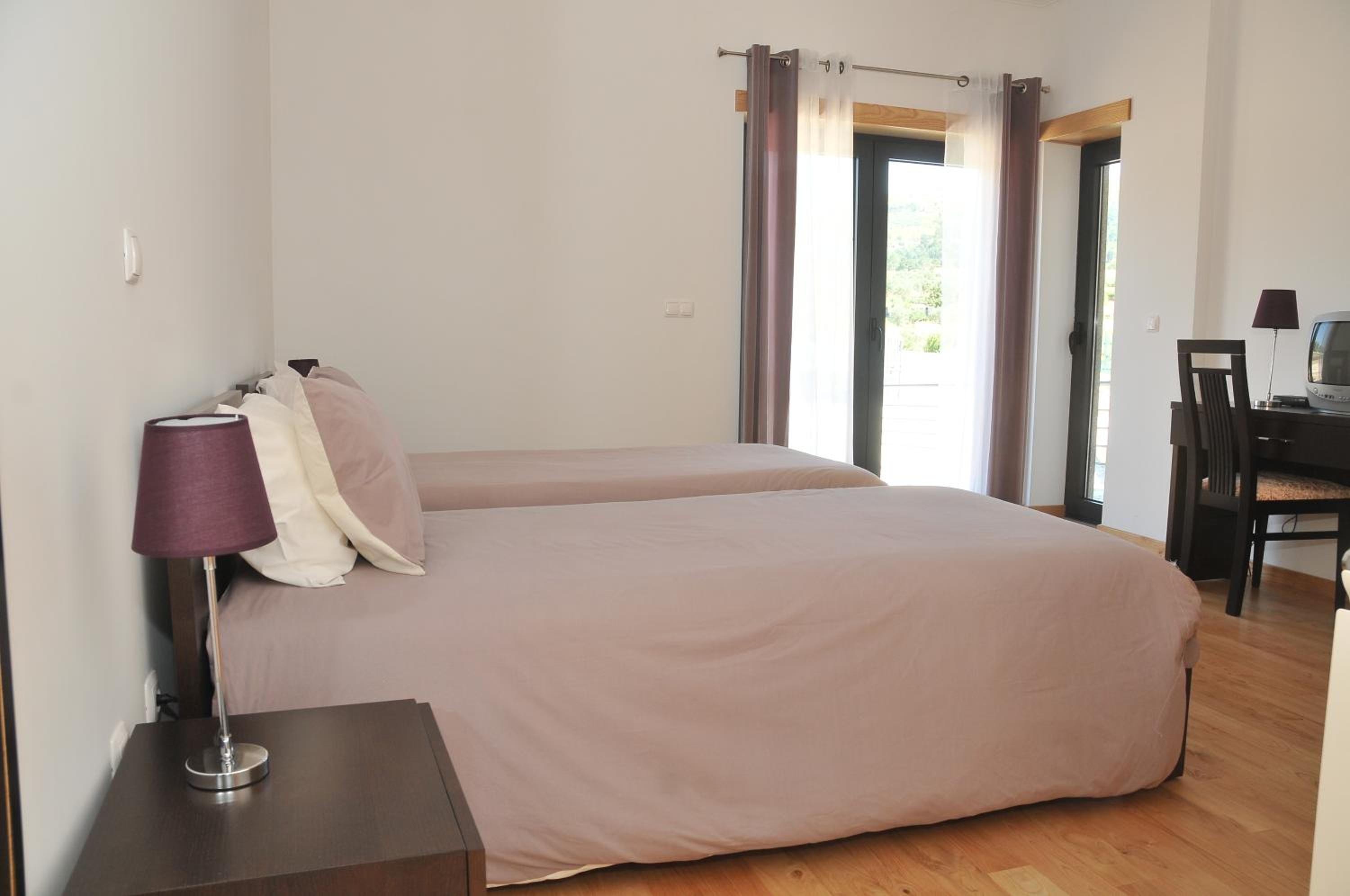 Double or Twin Room with Private Bathroom photo 3