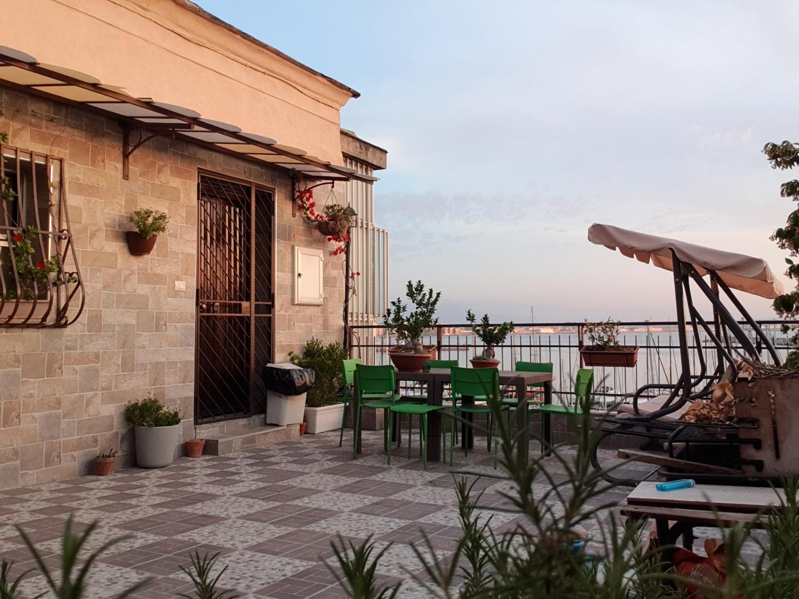 Studio with Sea View and Terrace - Photo 2