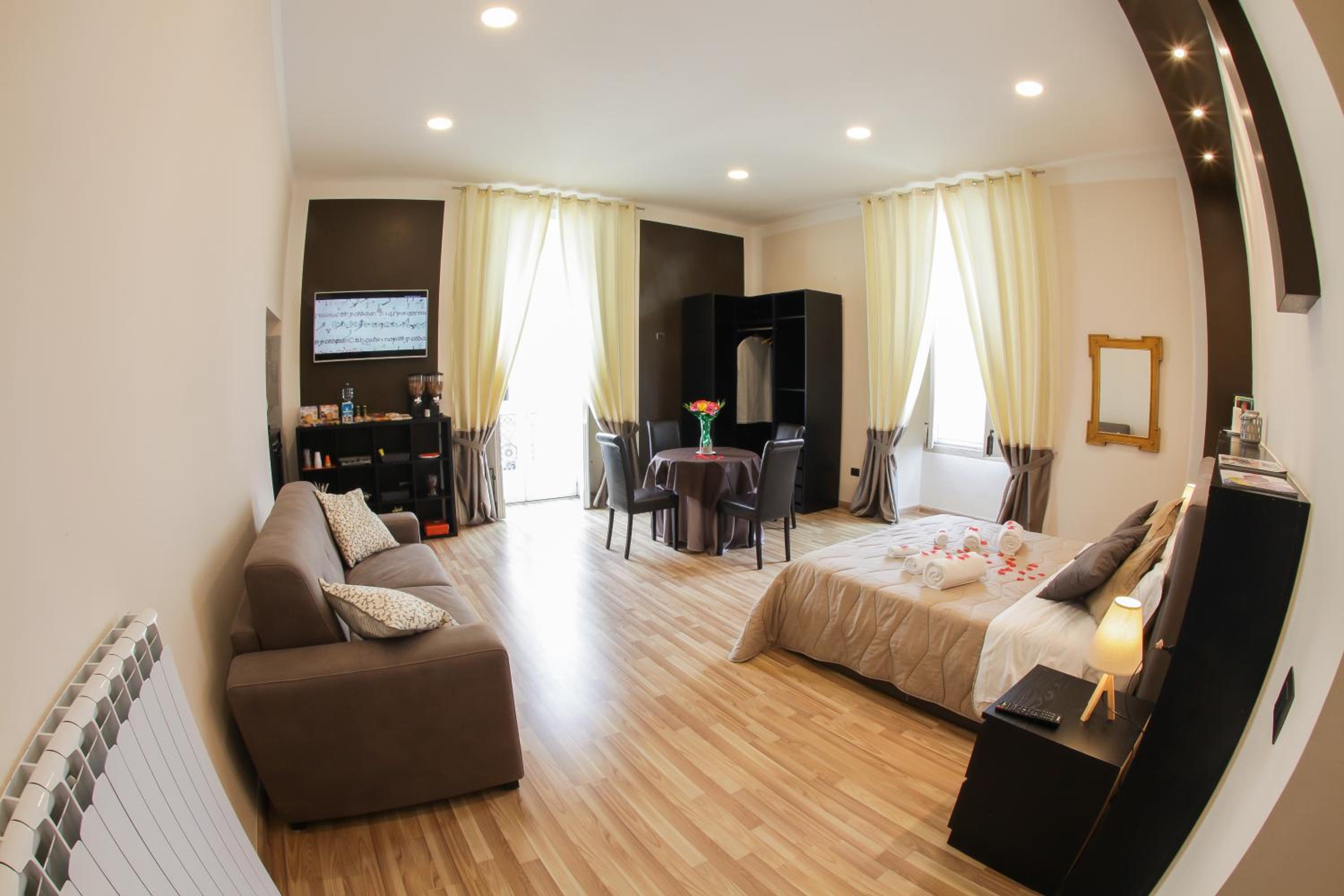 Deluxe Family Room photo 1