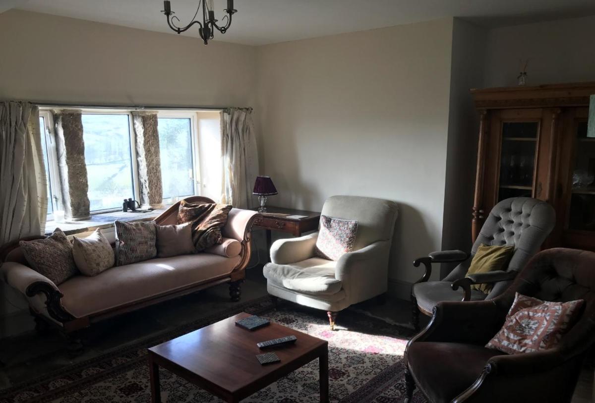 Five-Bedroom House photo 1
