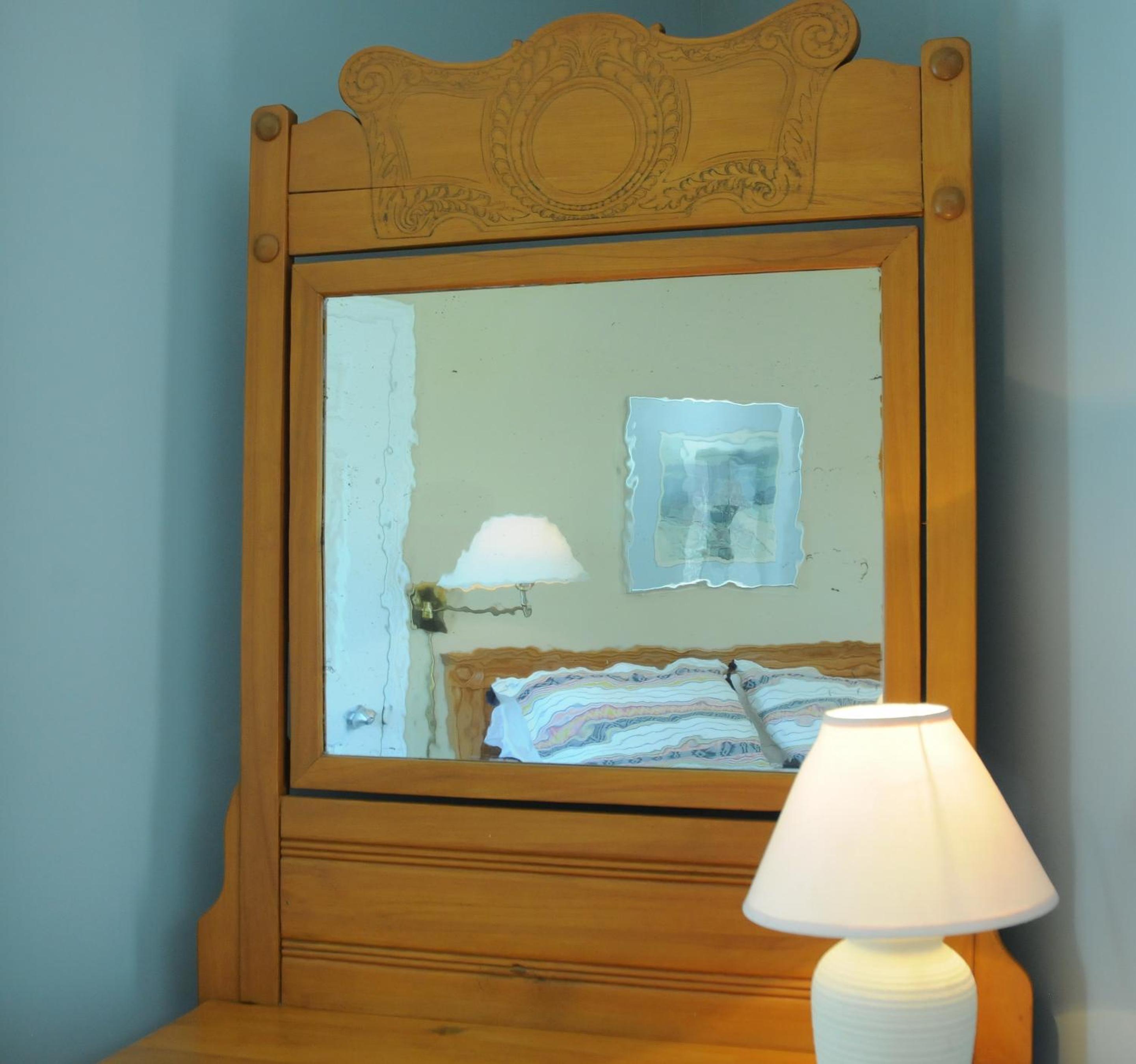Superior Room 1 Queen Bed photo 3