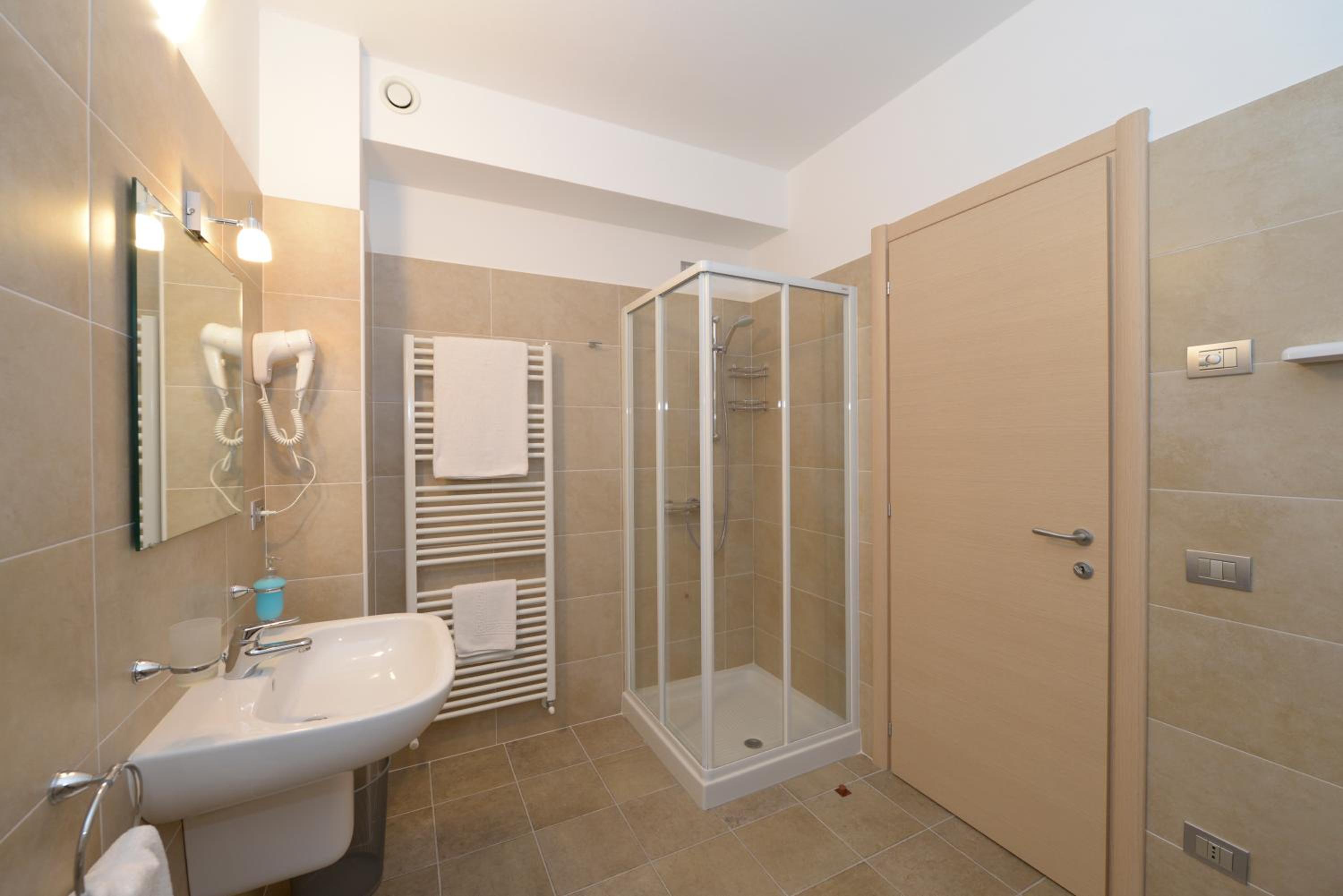 Double or Twin Room - Photo 2