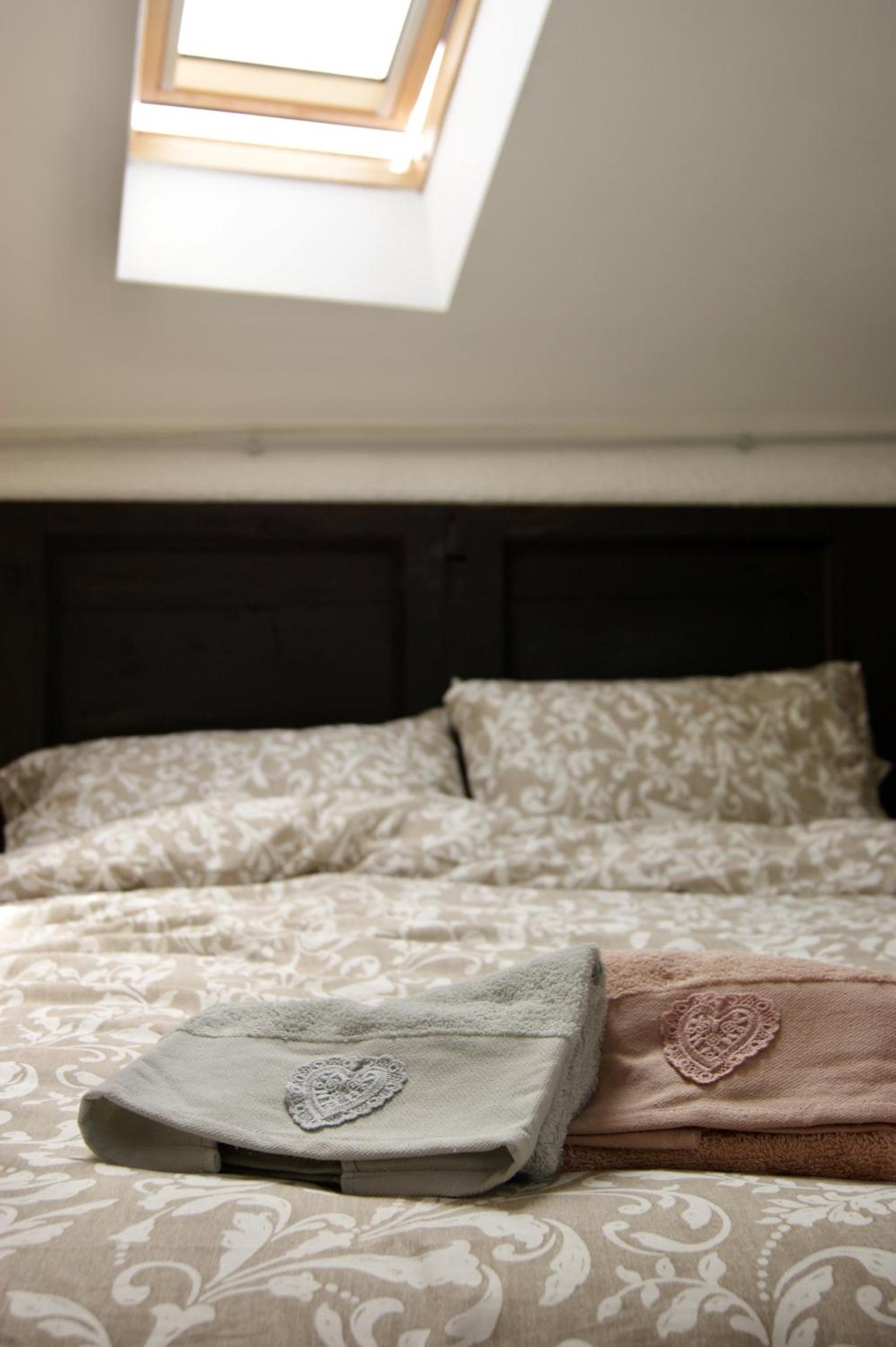 Deluxe Double Room with Extra Bed - Photo 17