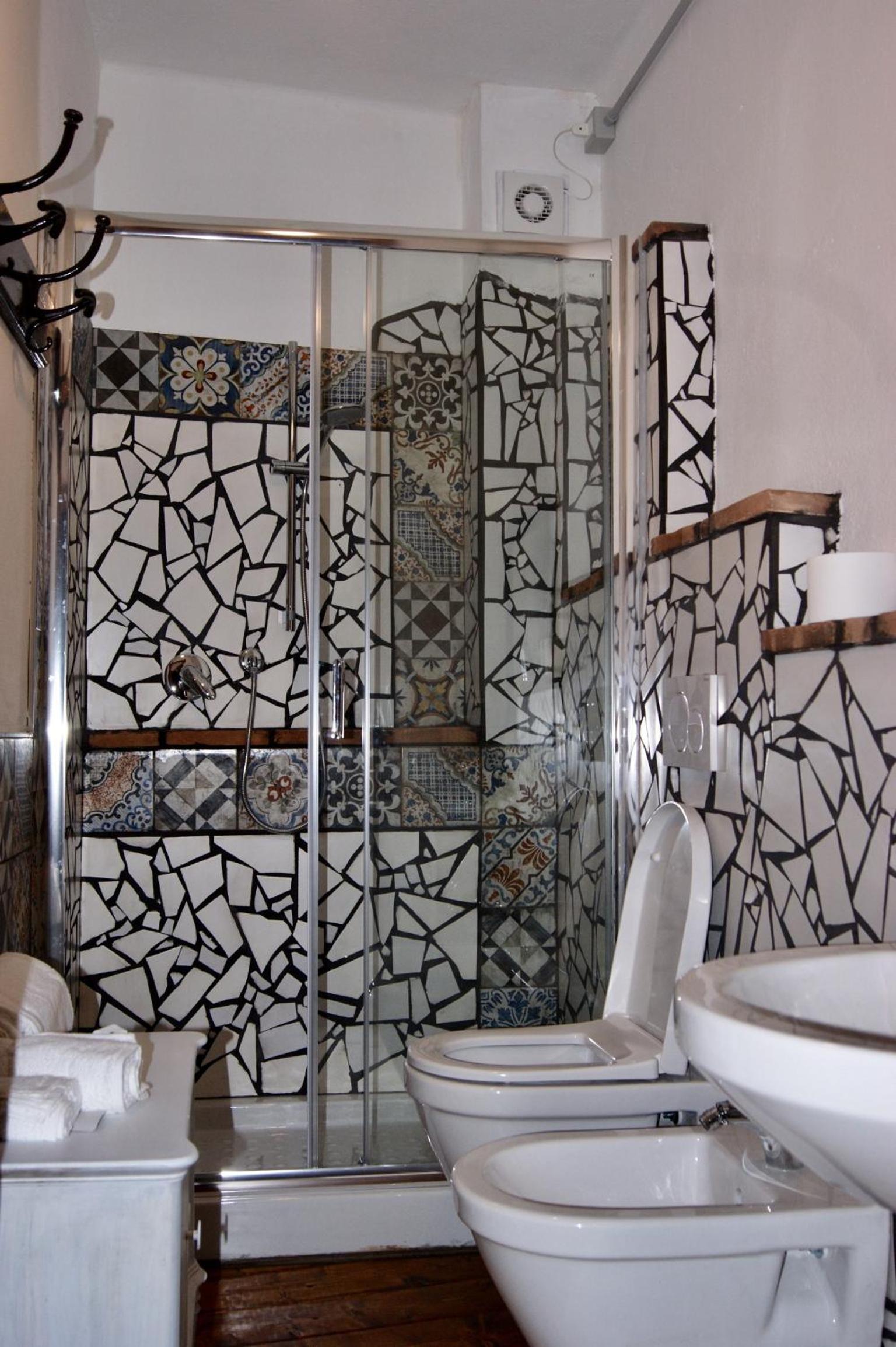 Double Room with Balcony - Photo 3