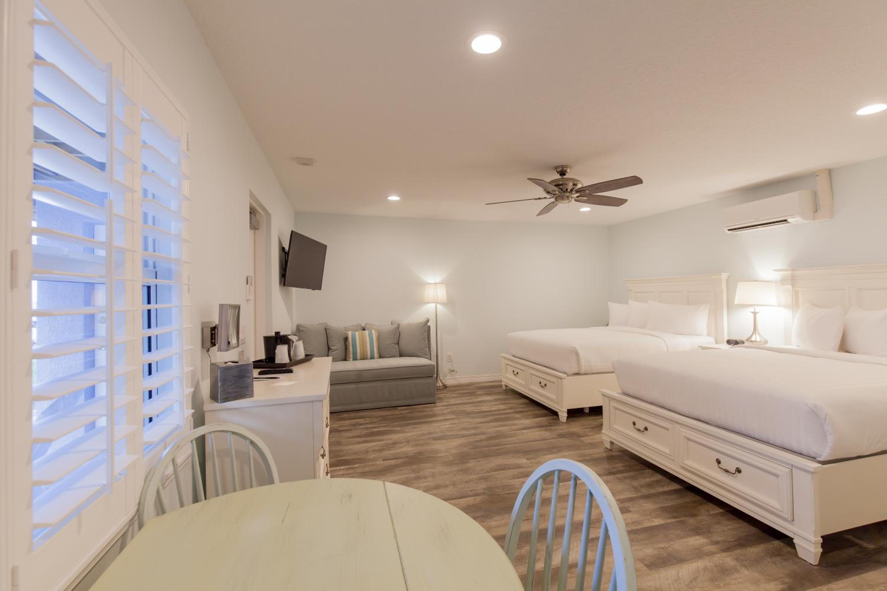 Queen Room with Pool View