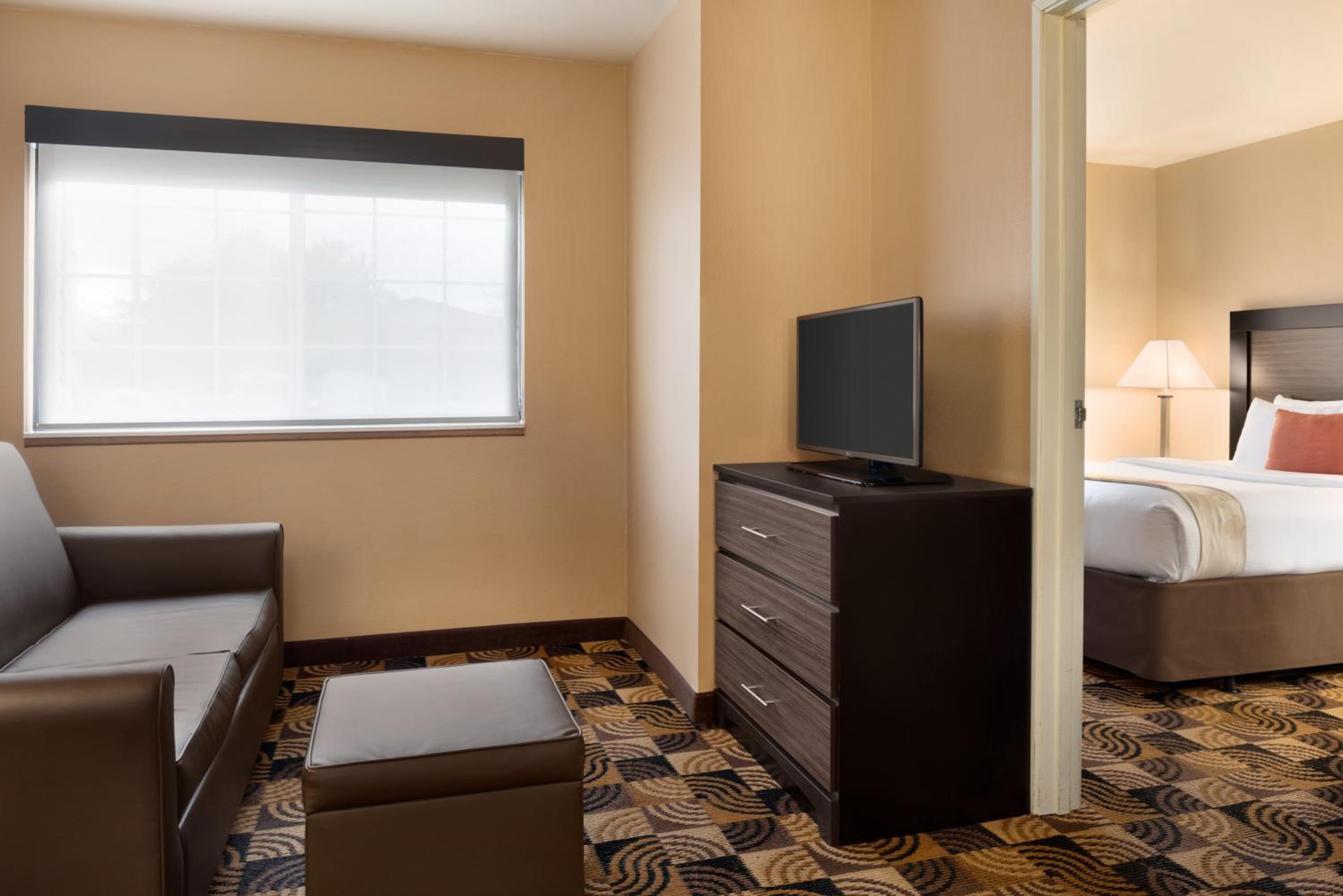 Deluxe Queen Suite - Non-Smoking - Photo 1