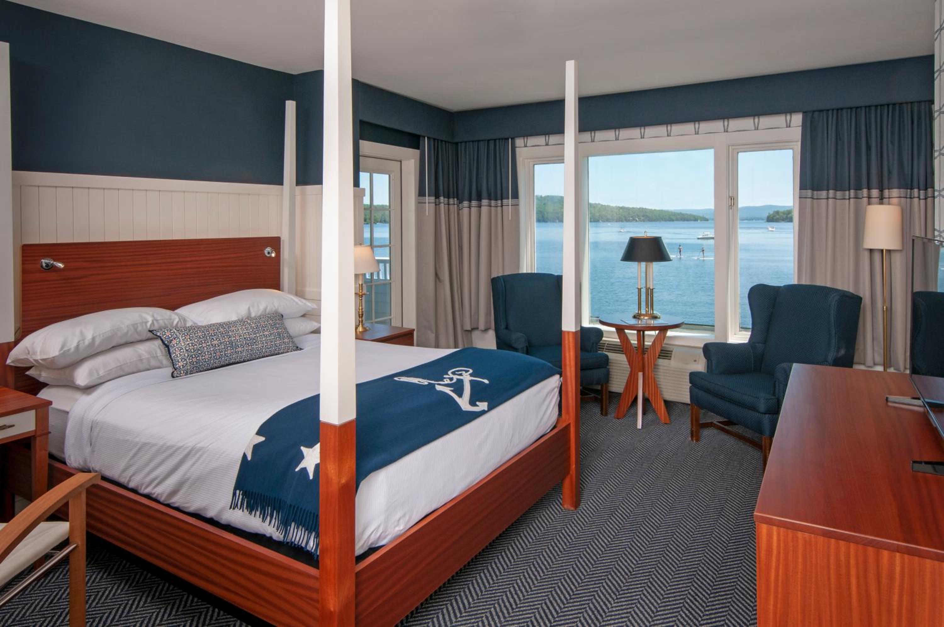 Bay Point Lake view Queen Corner Balcony