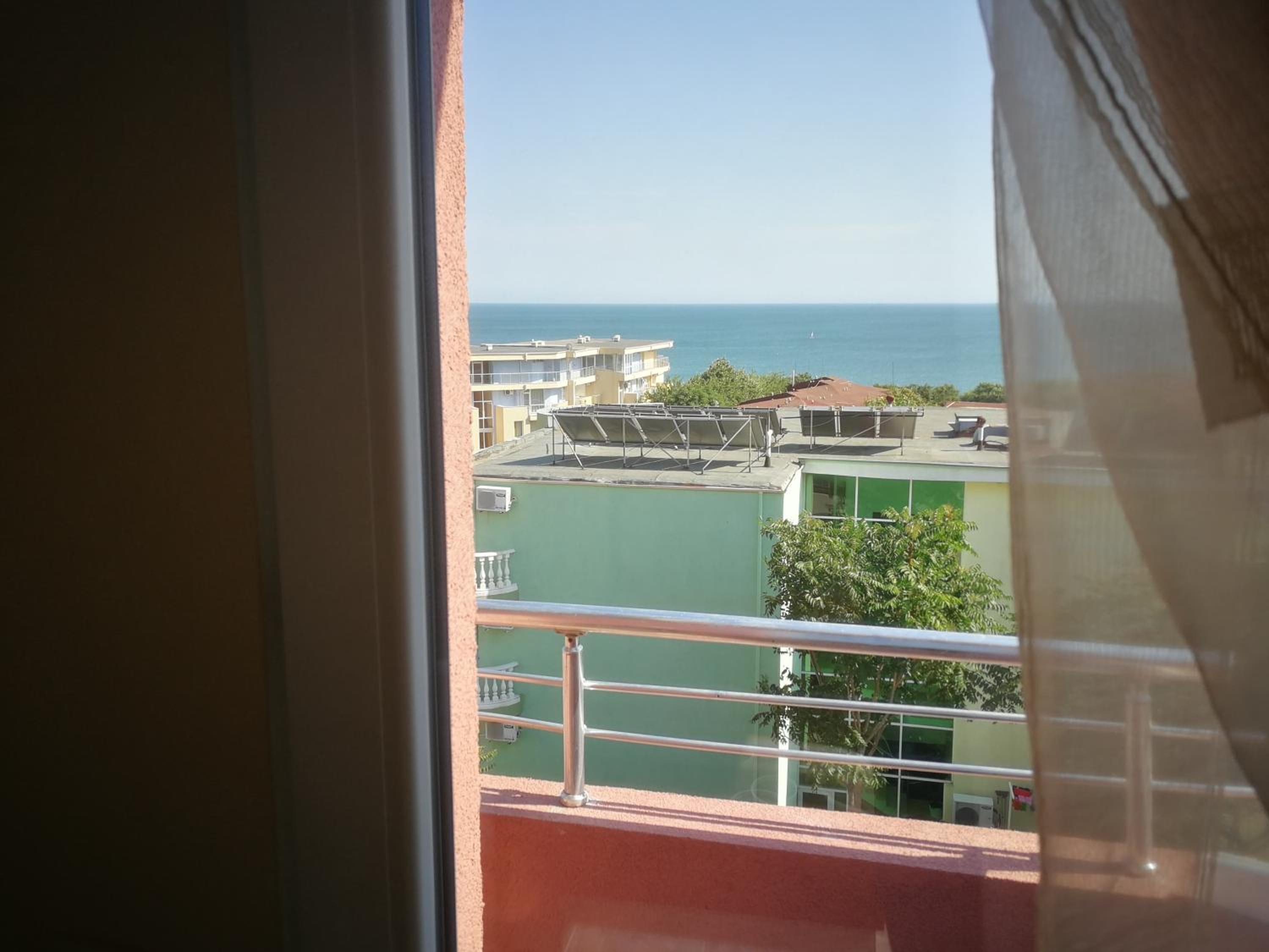 Deluxe Two-Bedroom Suite with Balcony photo 3