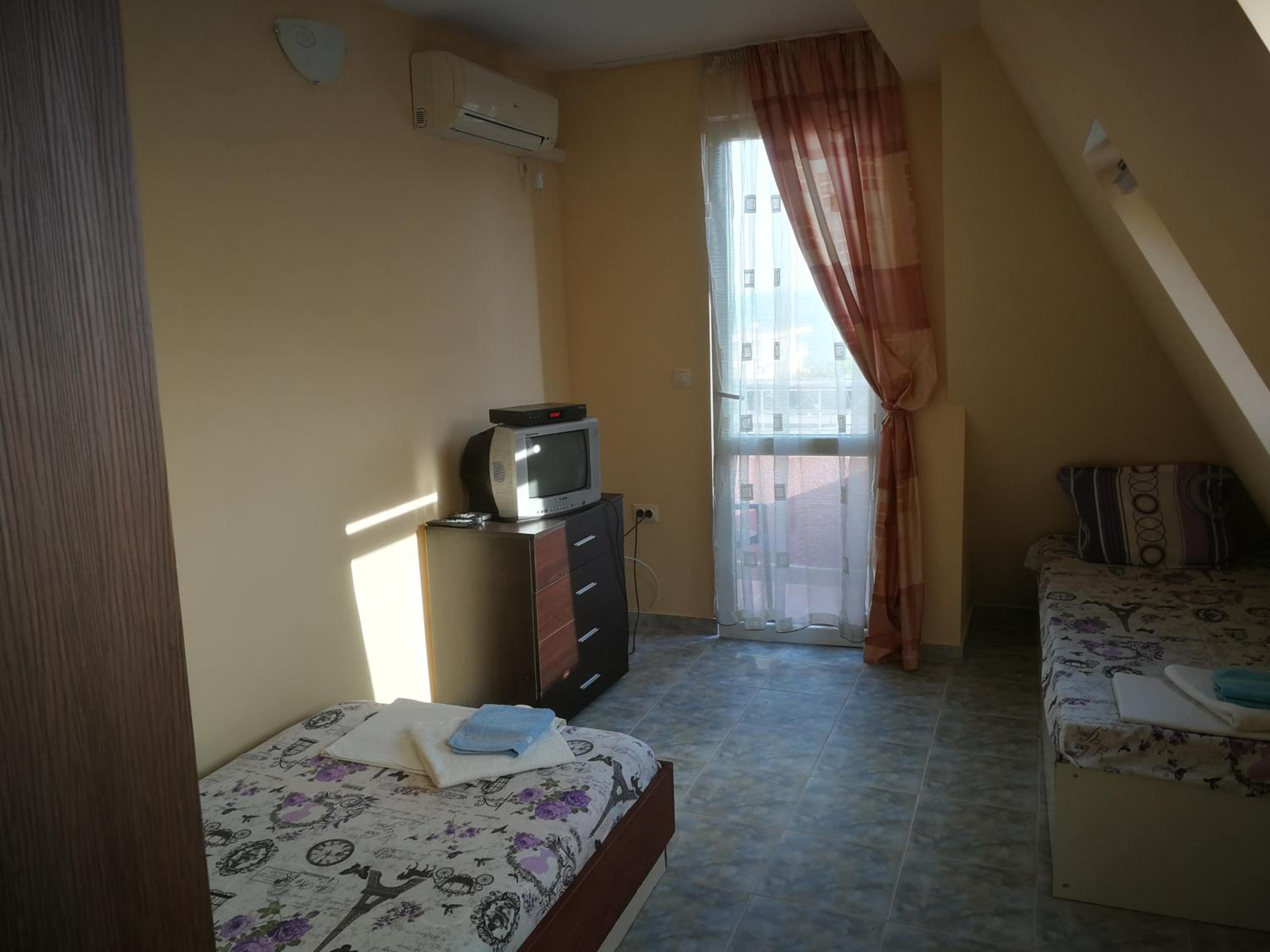 Deluxe Two-Bedroom Suite with Balcony photo 2