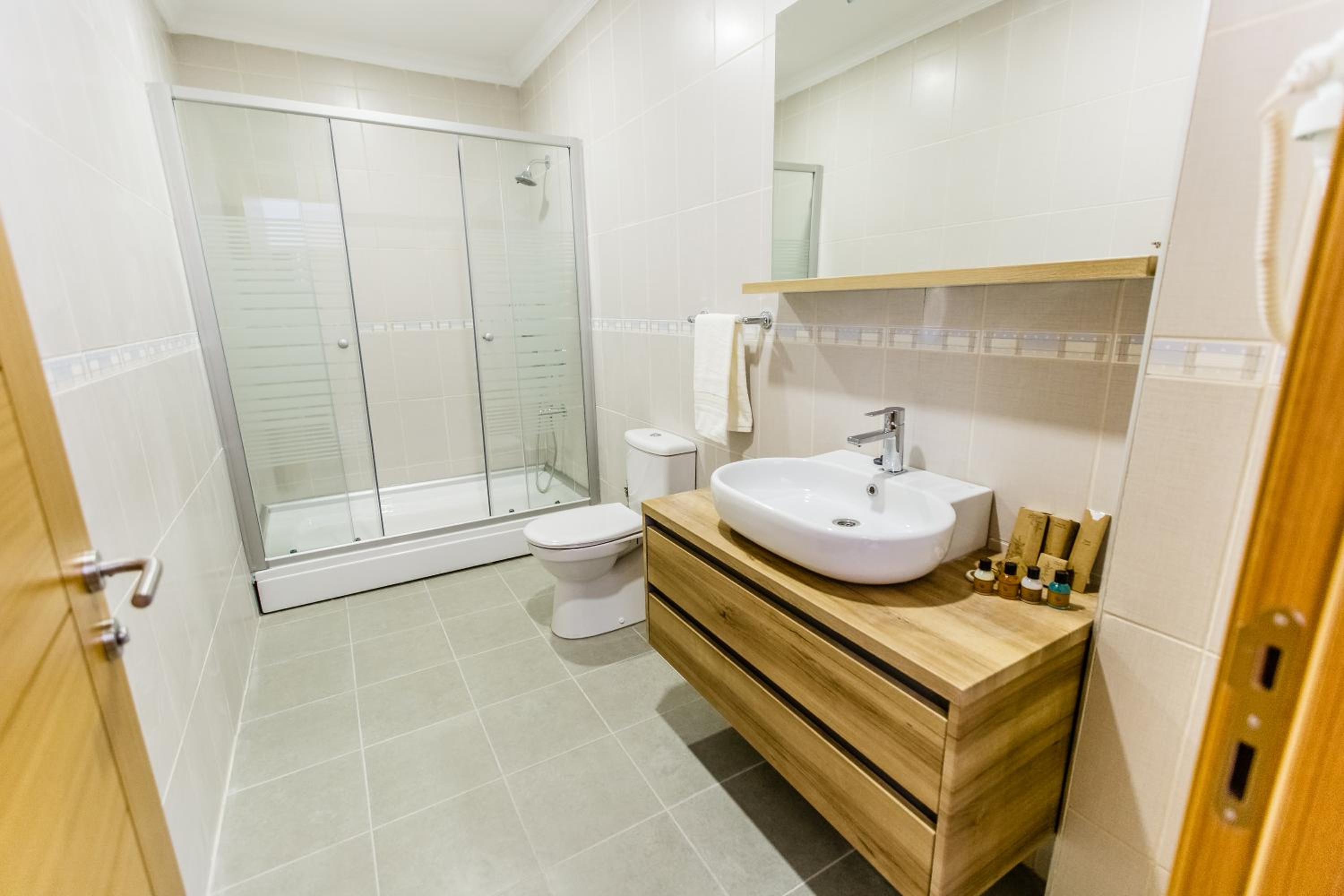Club Deluxe Room - Photo 3
