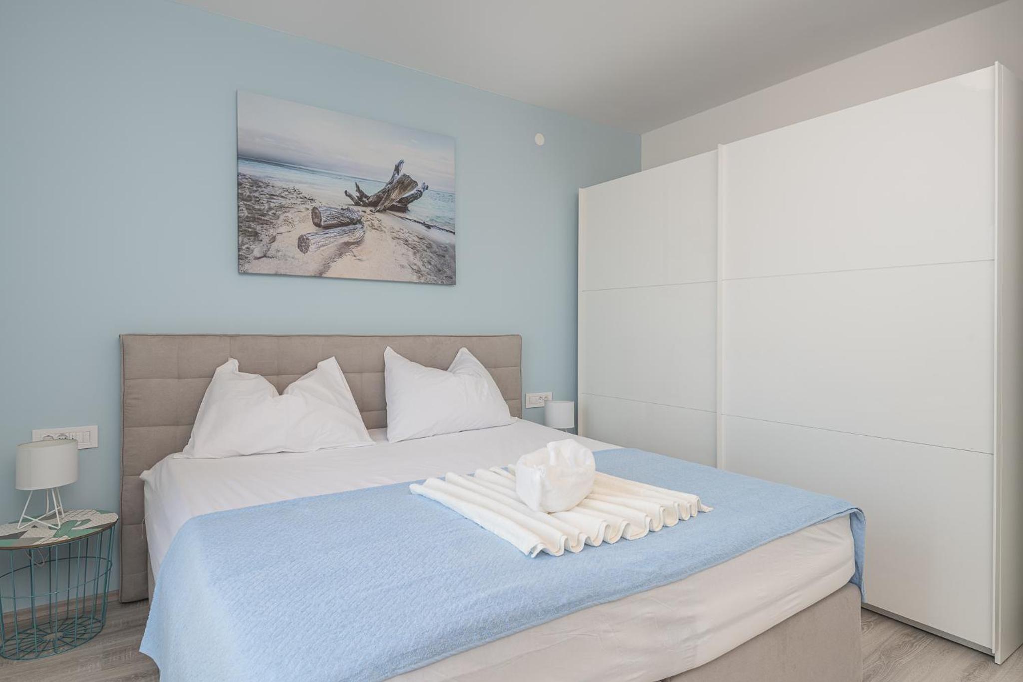 Apartment with Sea View - Photo 3