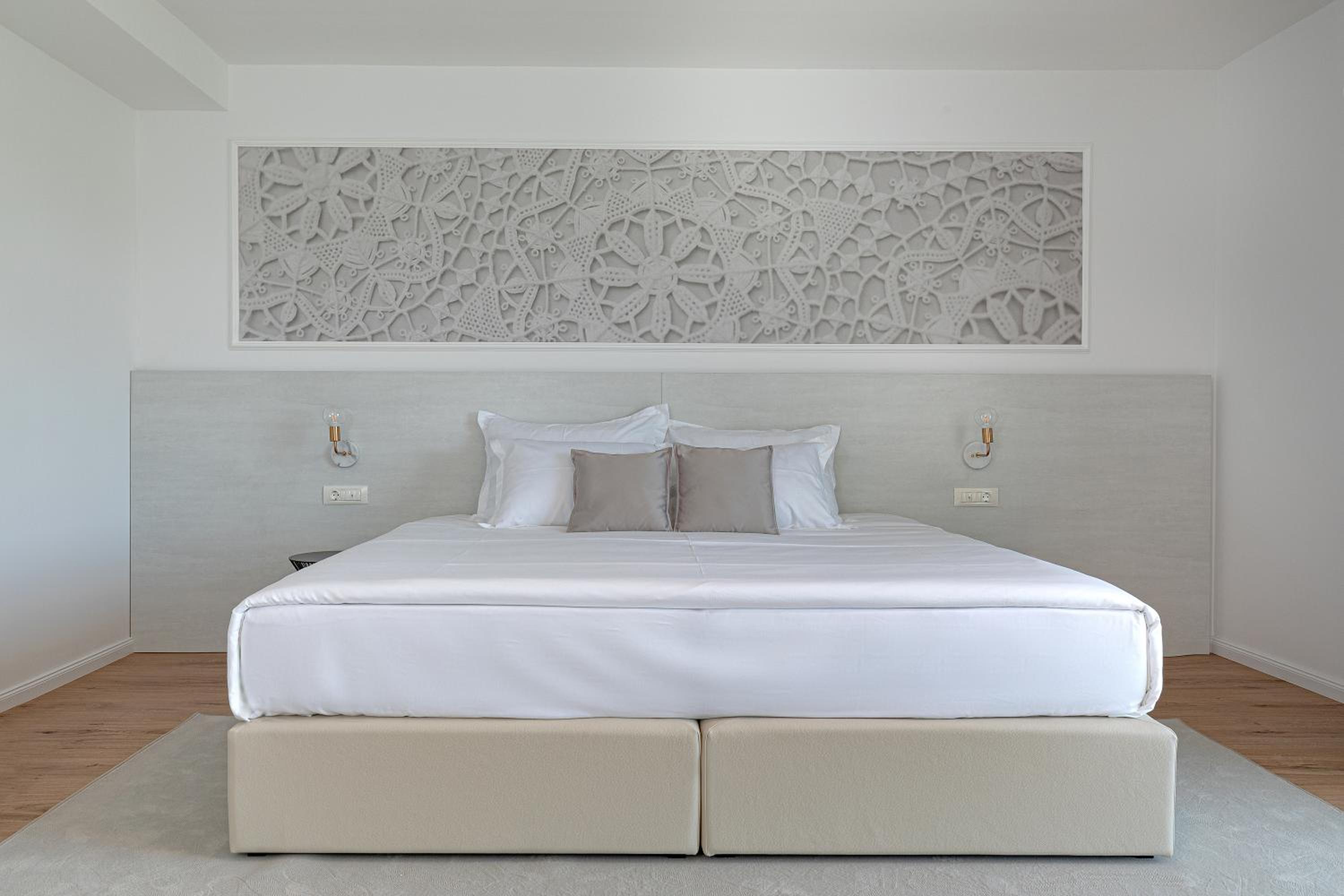 Deluxe Room with Sea View and Balcony 