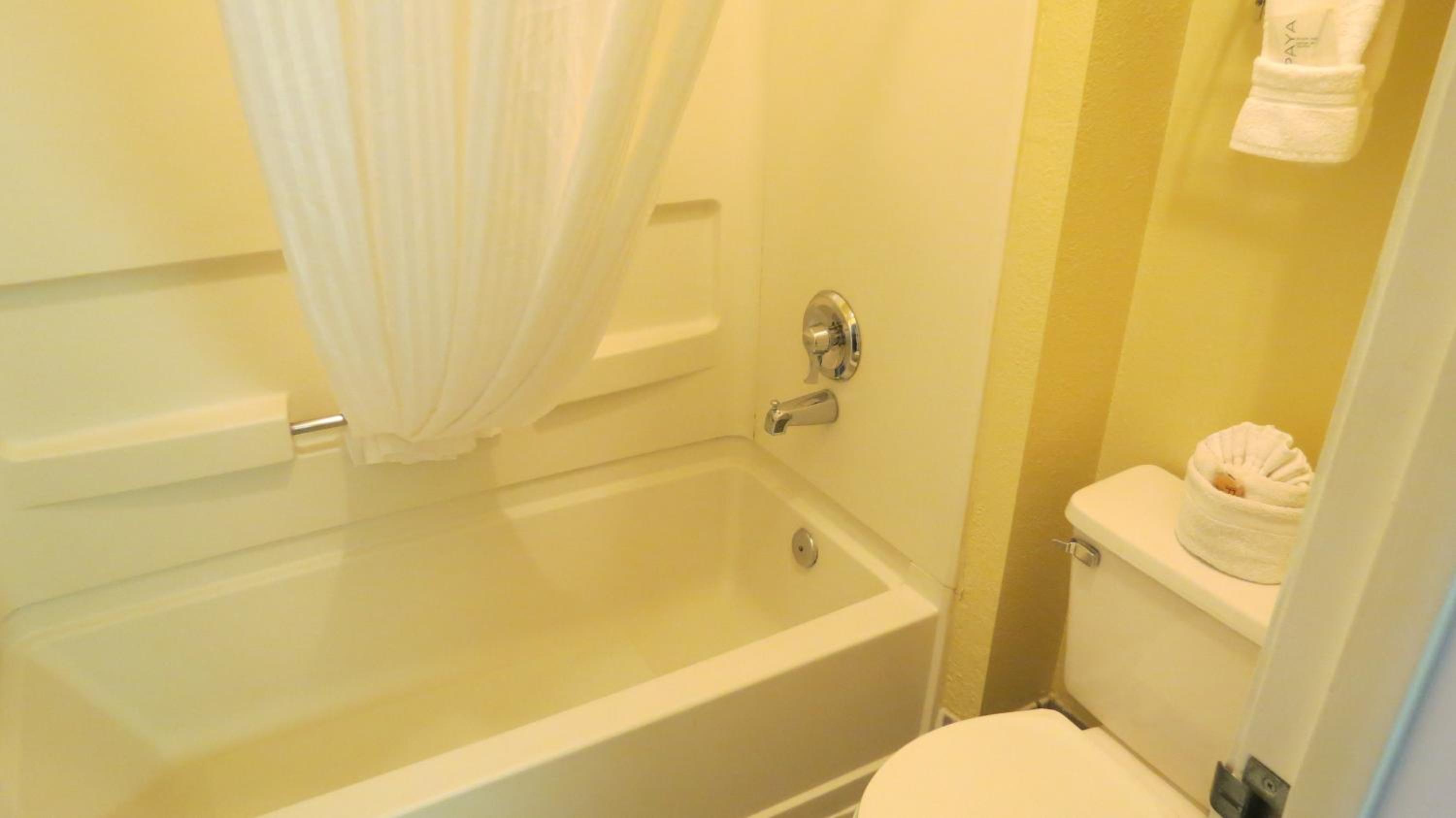 Deluxe King Room - Non-Smoking - Photo 3