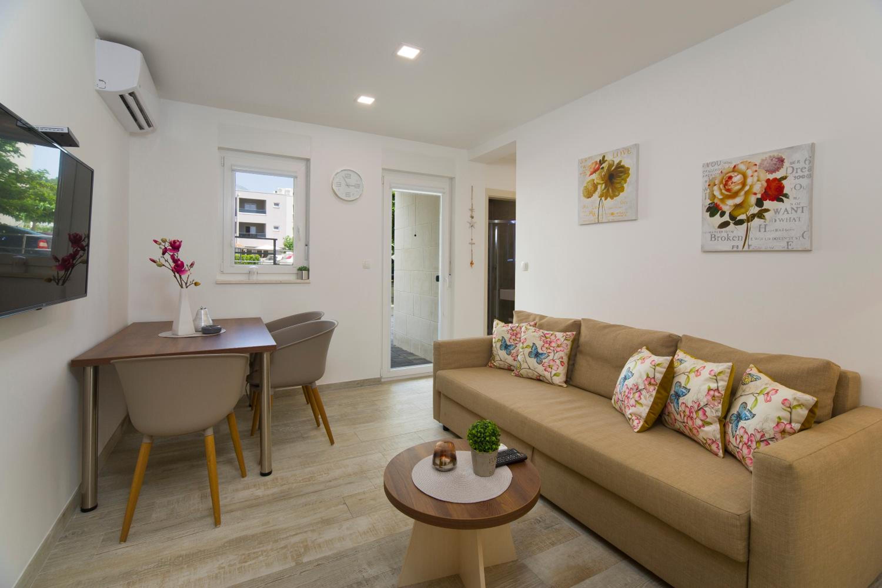 Apartment with Terrace photo 2