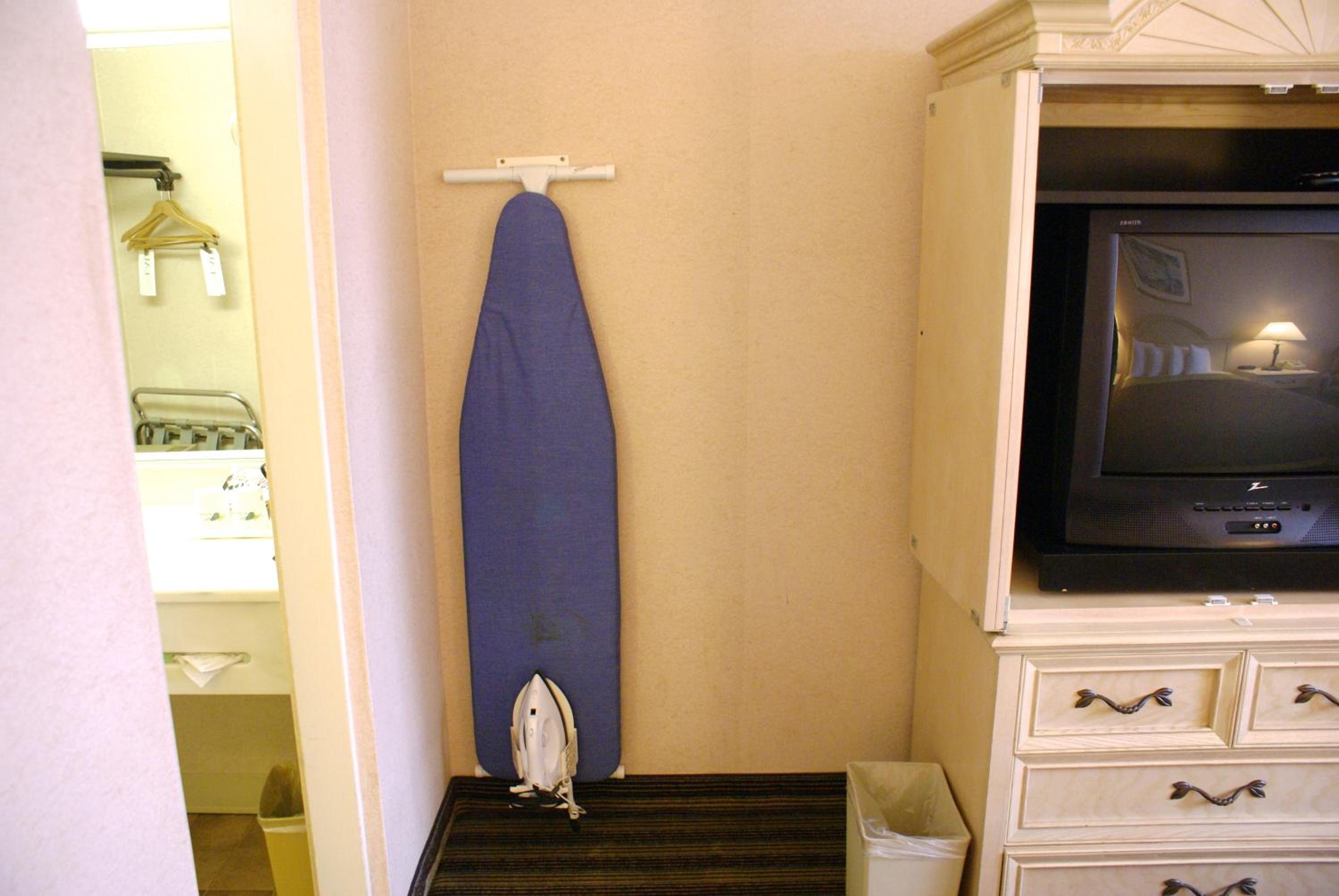 Queen Room - Disability Access/Non-Smoking photo 3