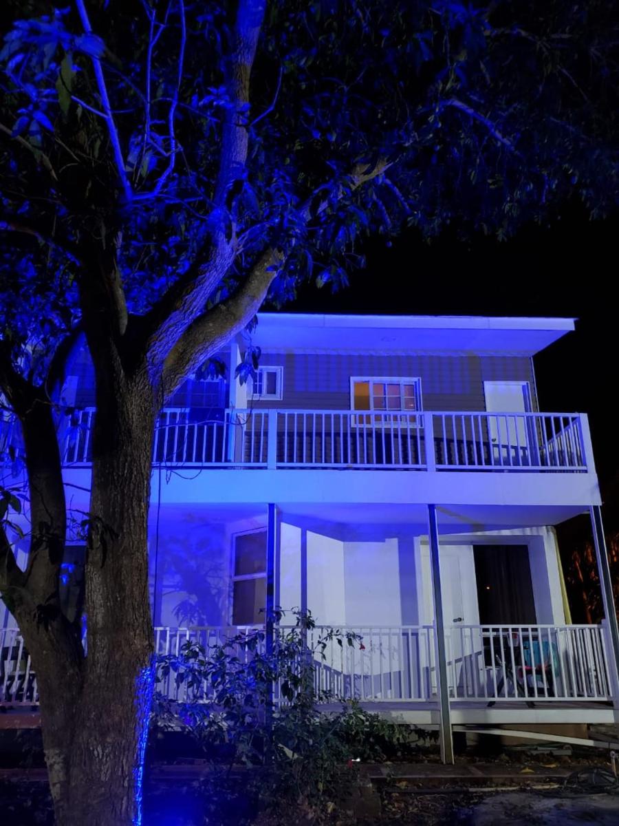 Seven-Bedroom House photo 3