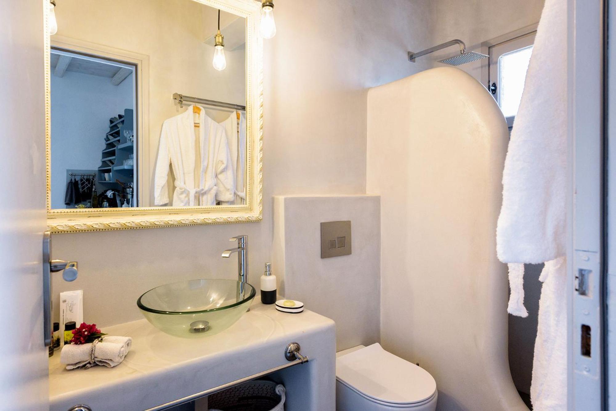 Suite with Partial Sea View - Photo 2