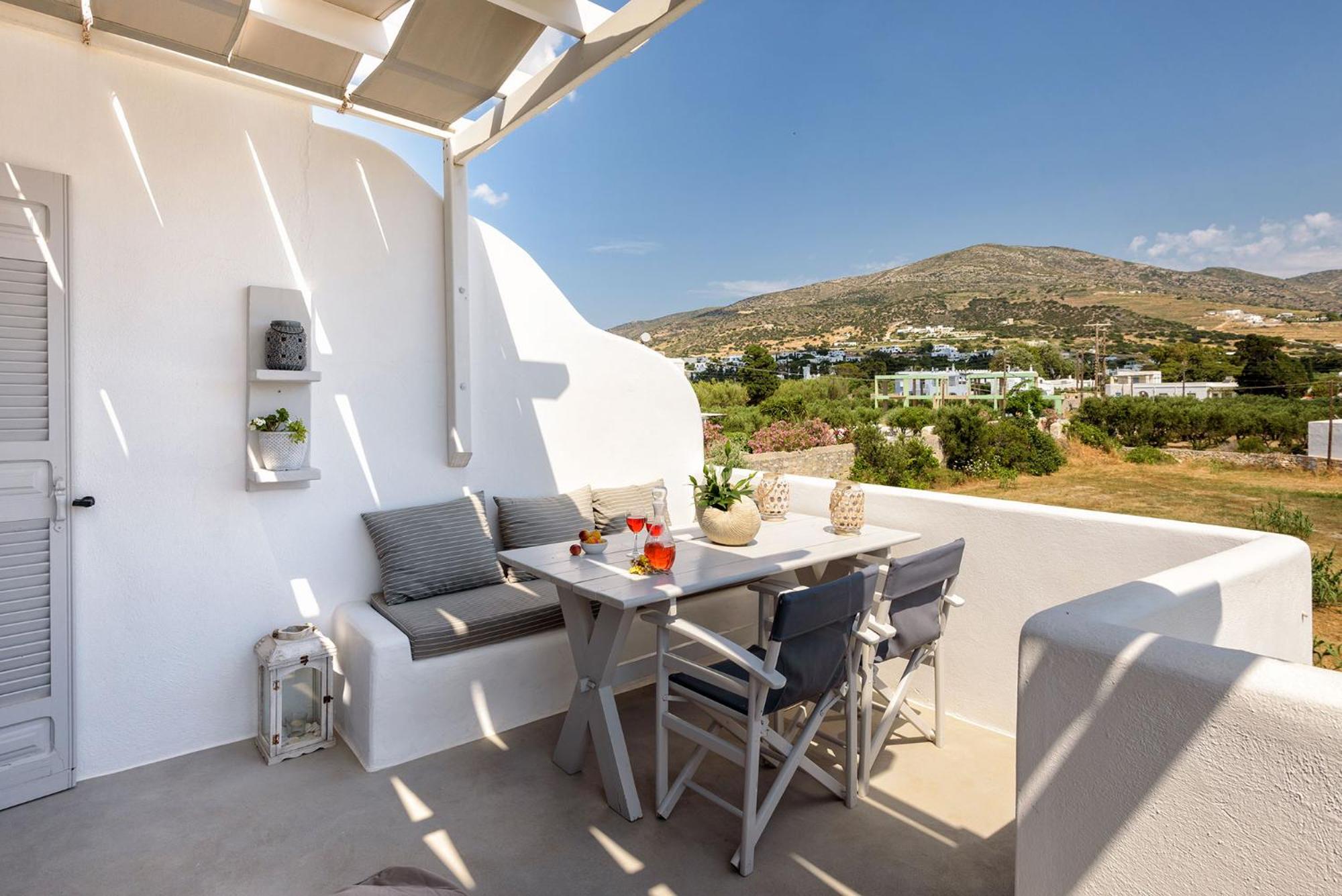 Suite with Partial Sea View - Photo 3