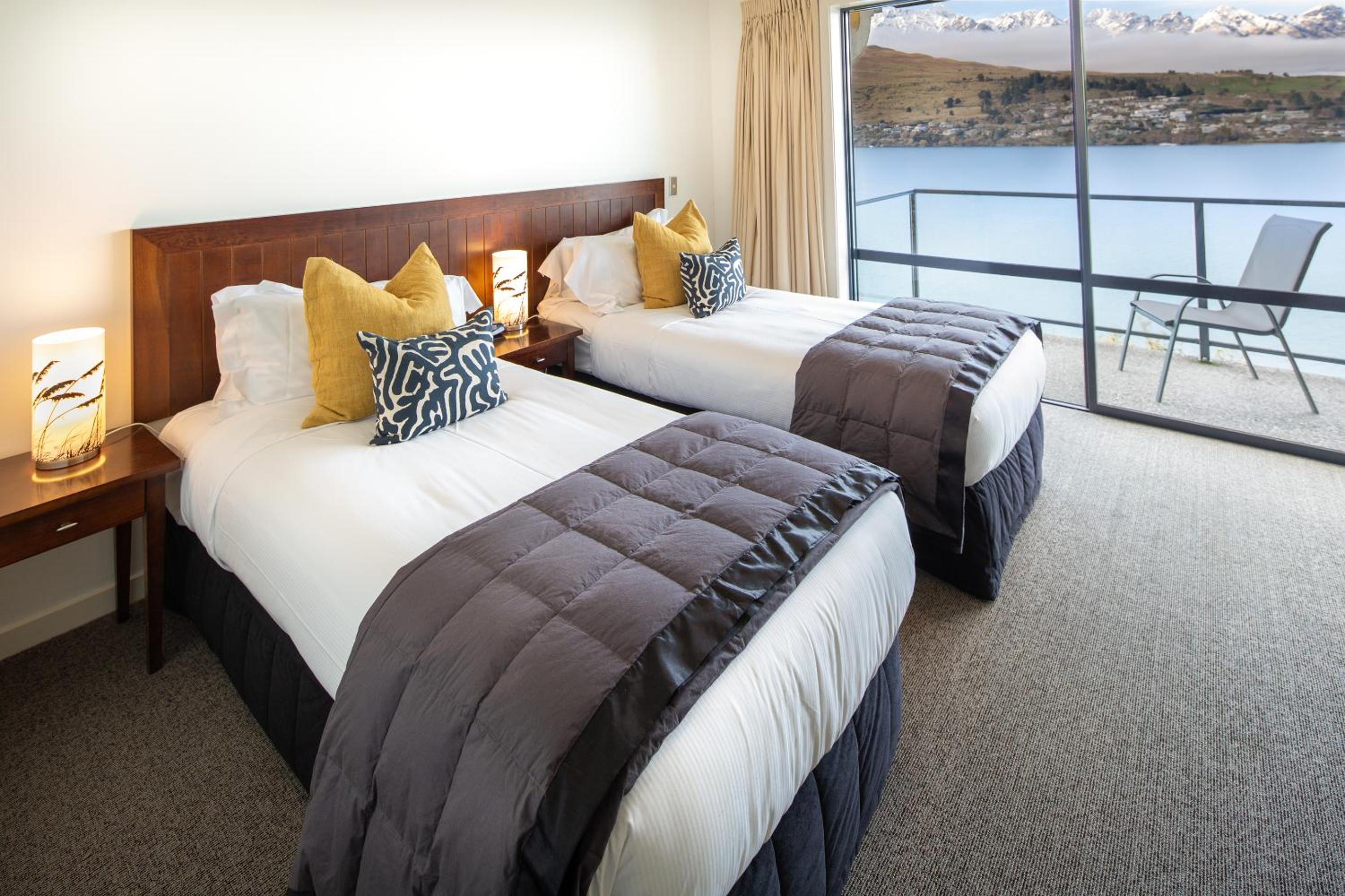 Lakefront Three-Bedroom Villa - Photo 30
