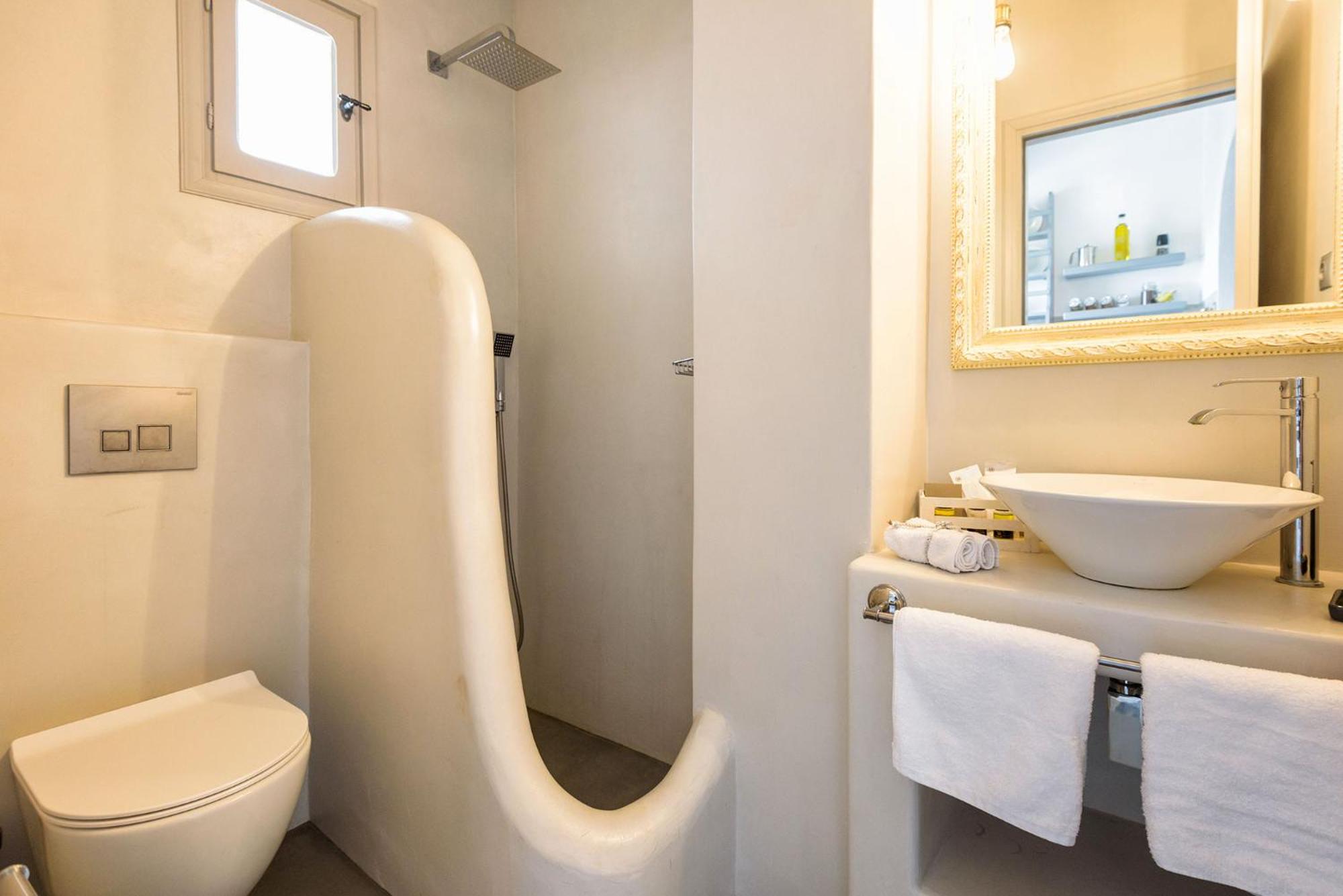 Suite with Sea View (2 Adults) - Photo 19