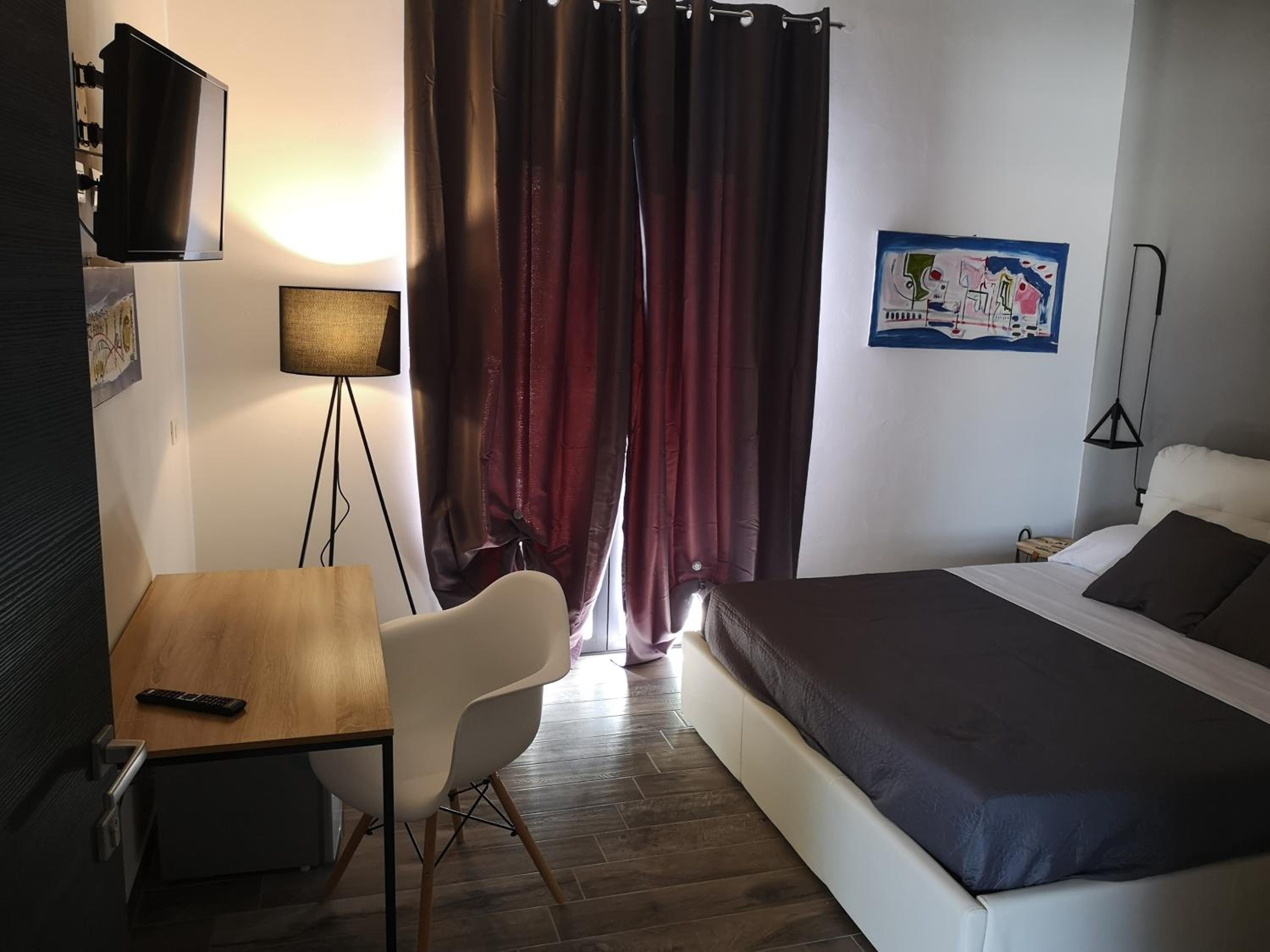 King Room with Balcony - Photo 1