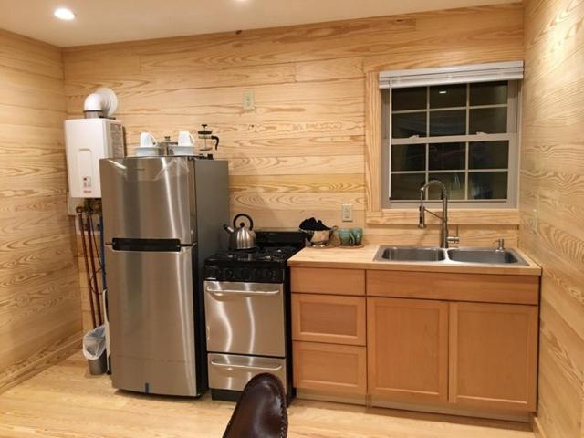 One-Bedroom House - Photo 11