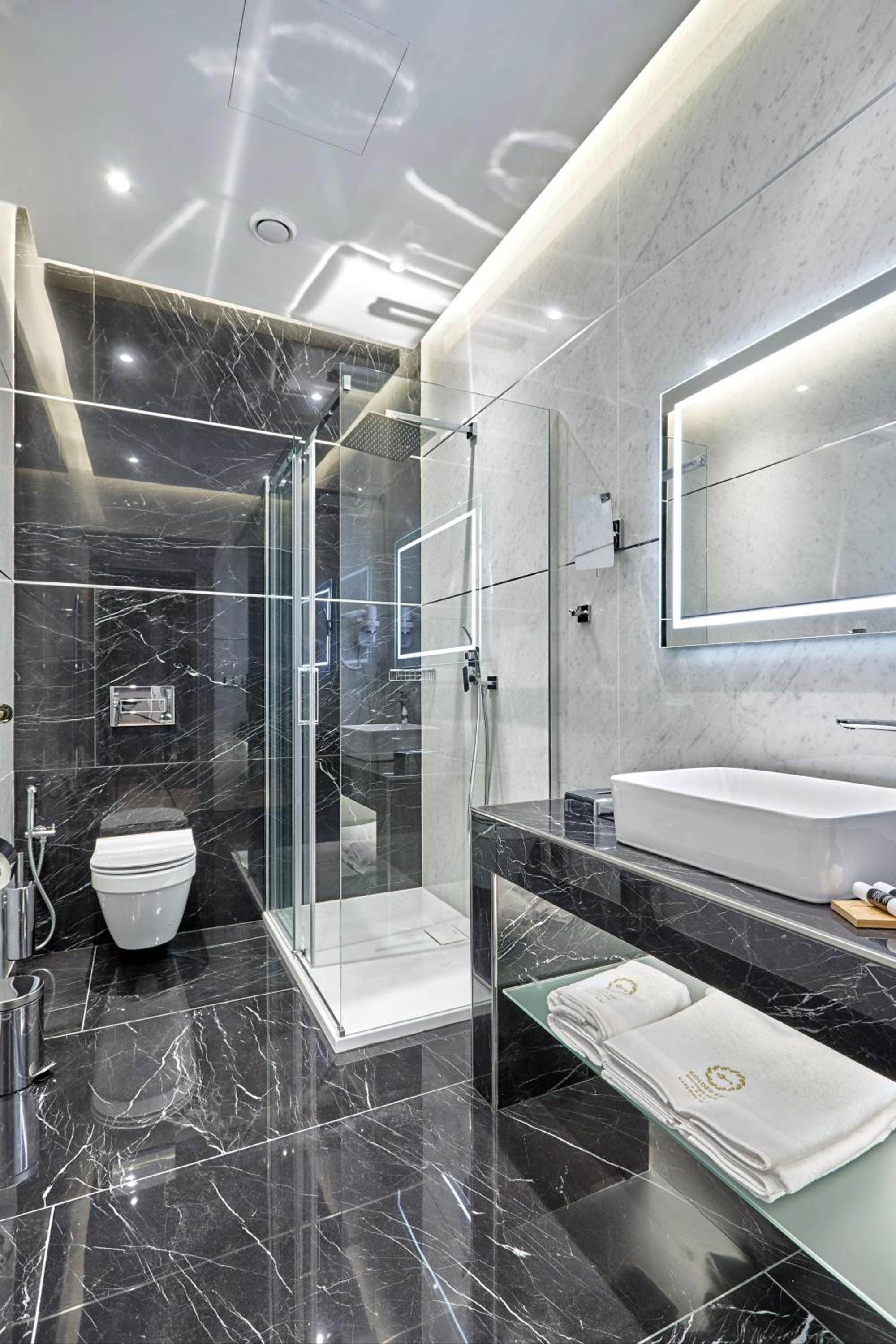 Deluxe Double or Twin Room with City View - Photo 3