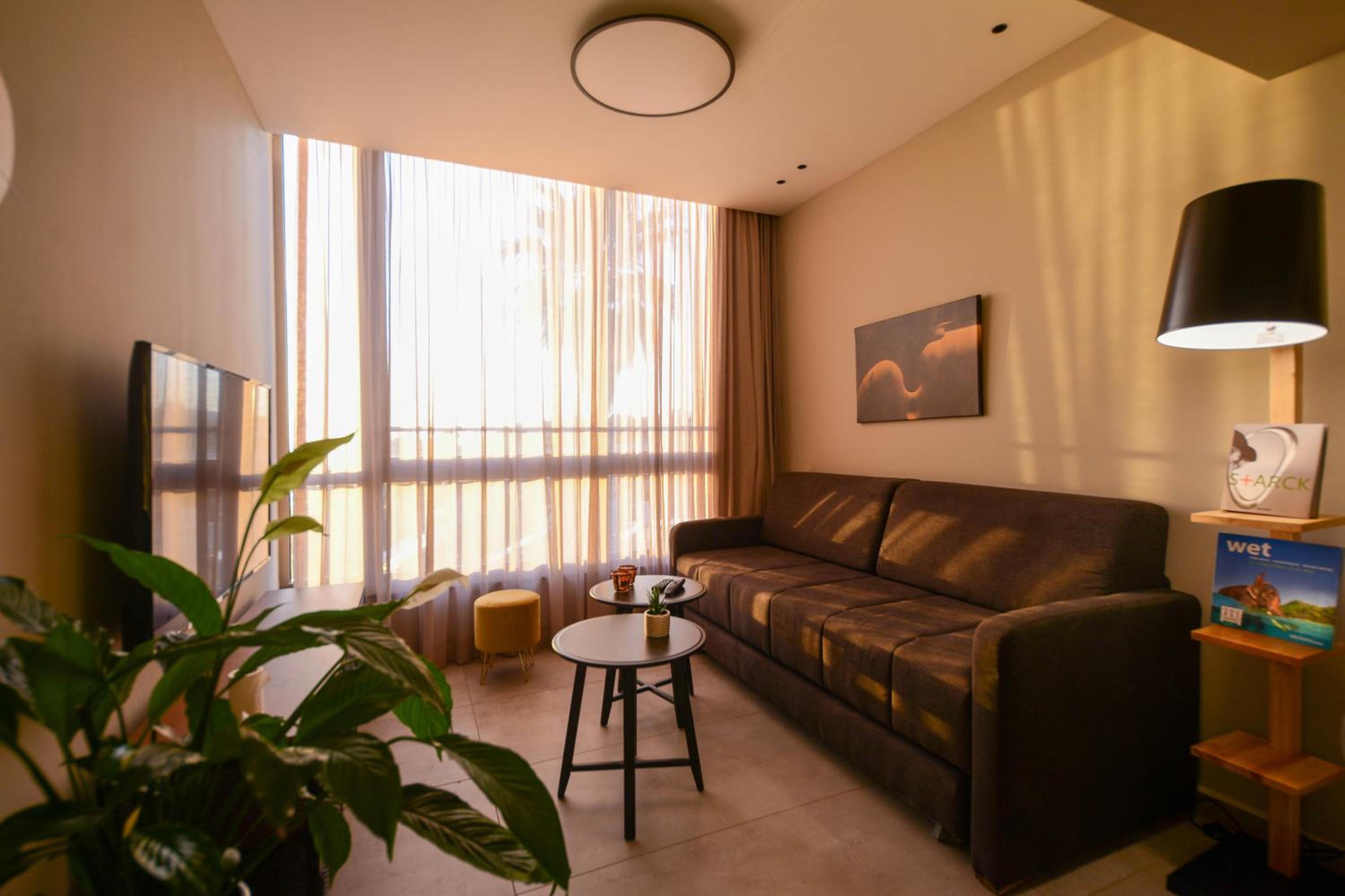 Apartment with Sea View - Photo 8