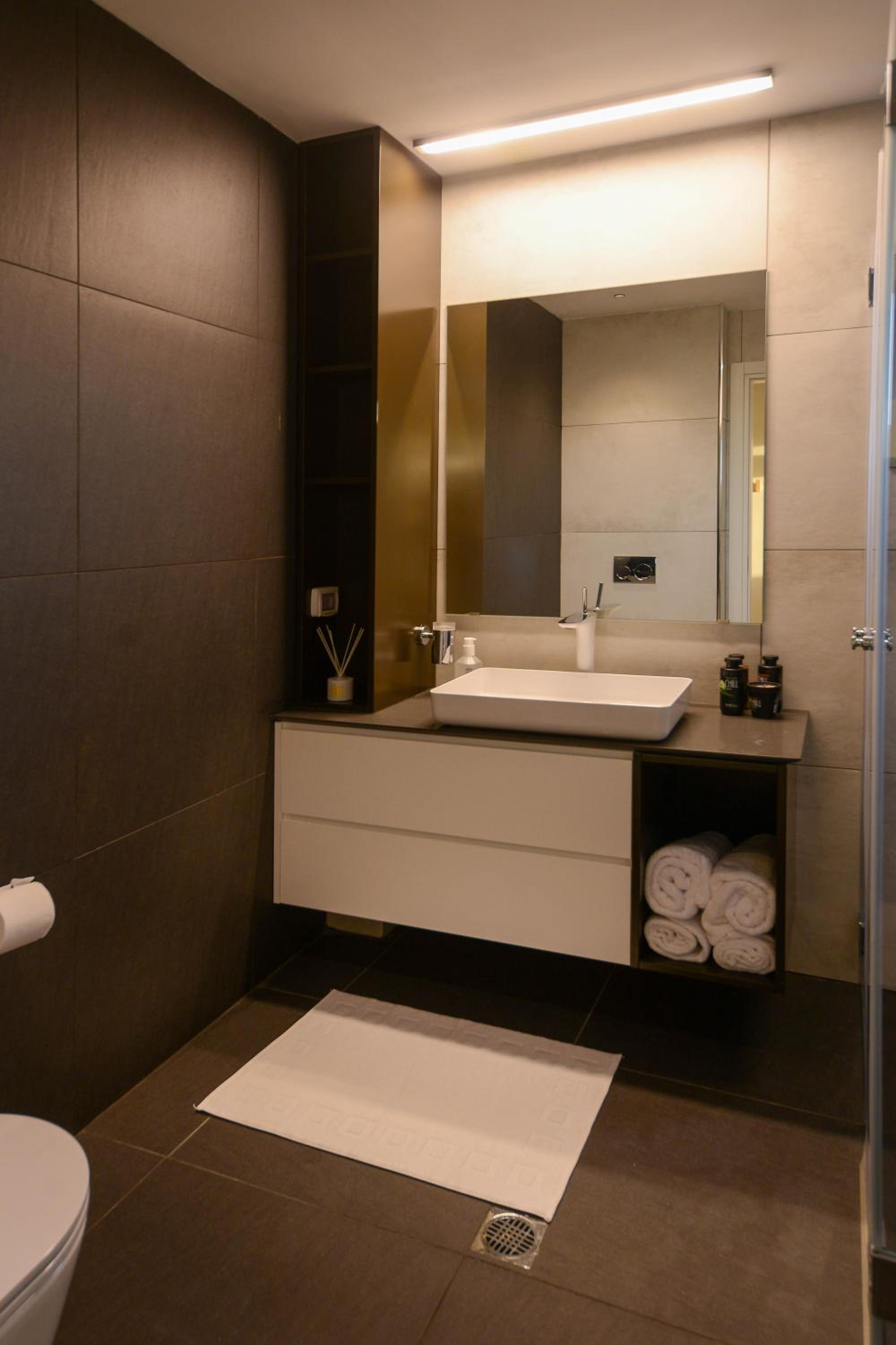 Apartment with Sea View - Photo 9