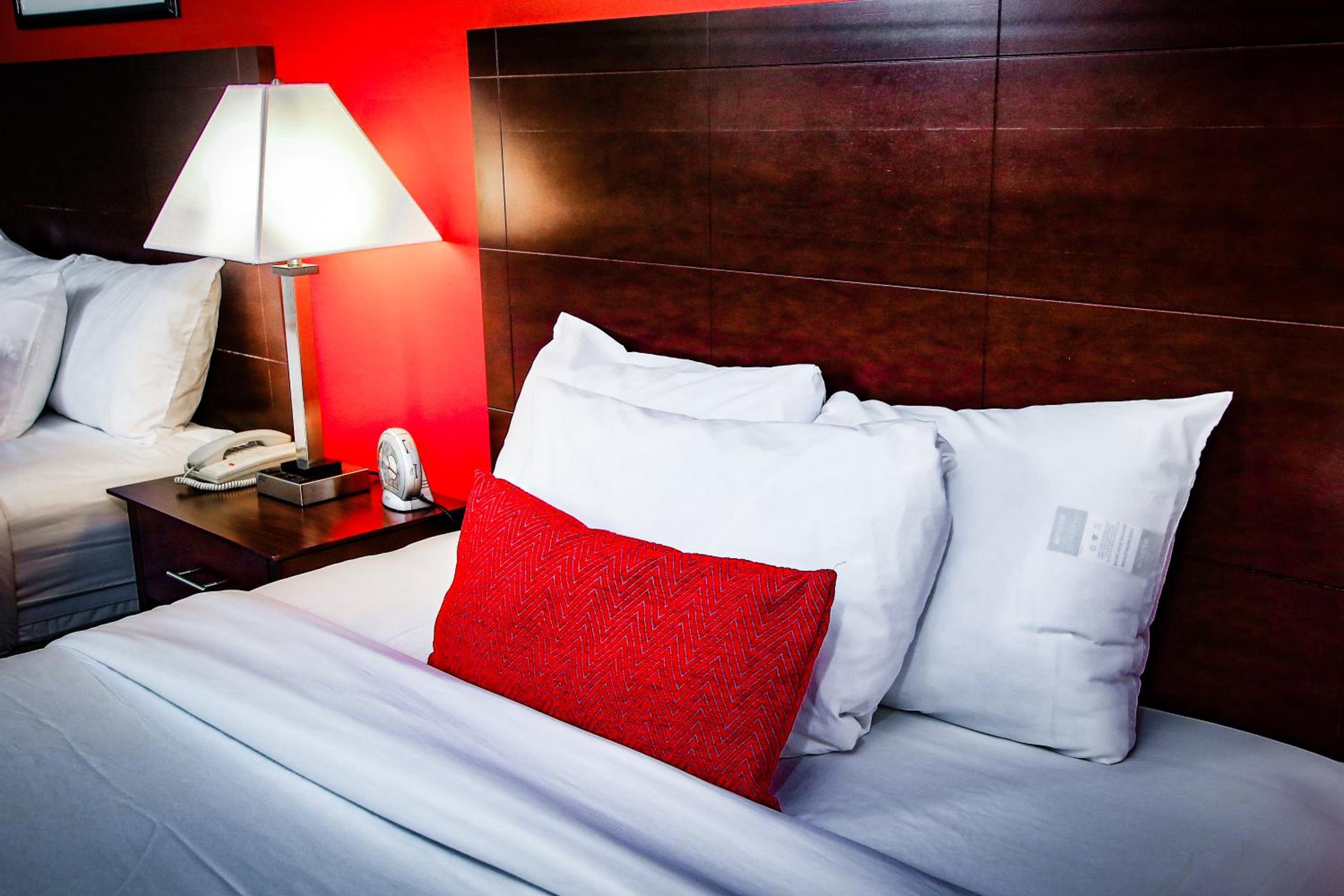 Queen Room with Two Queen Beds -  Non-Smoking photo 3