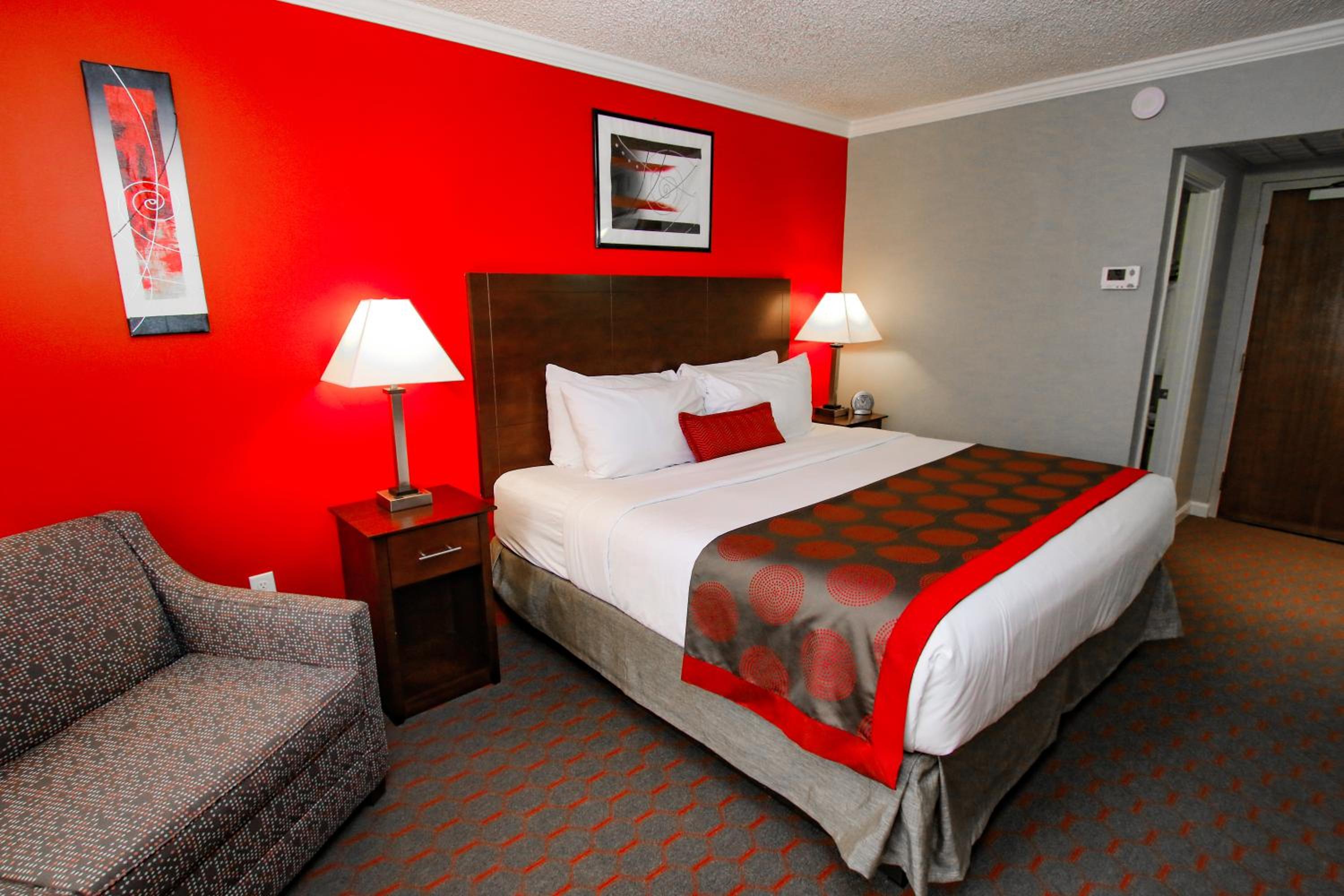 King Room with Bath Tub - Mobility Accessible/Non-Smoking photo 2
