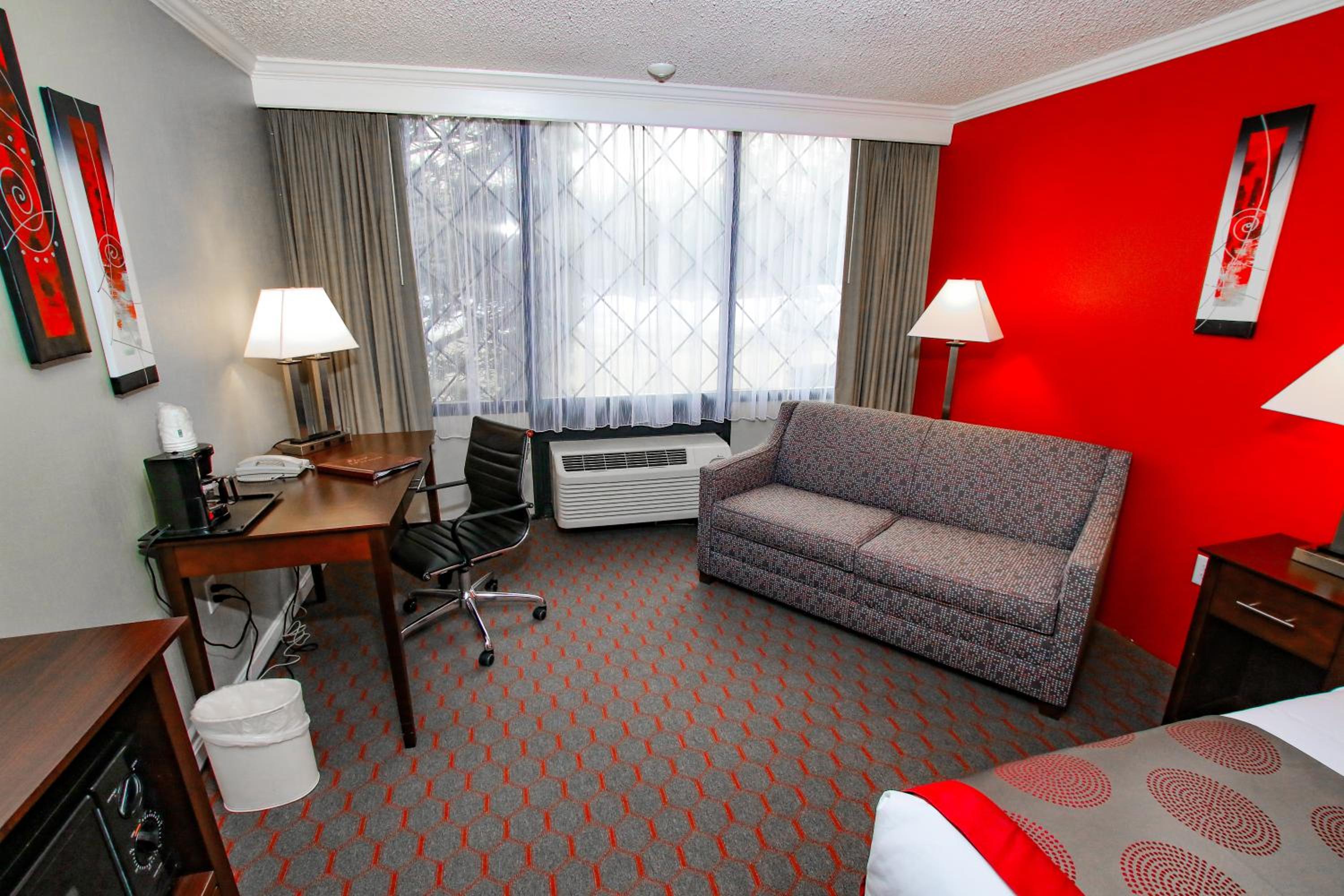King Room with Bath Tub - Mobility Accessible/Non-Smoking photo 1