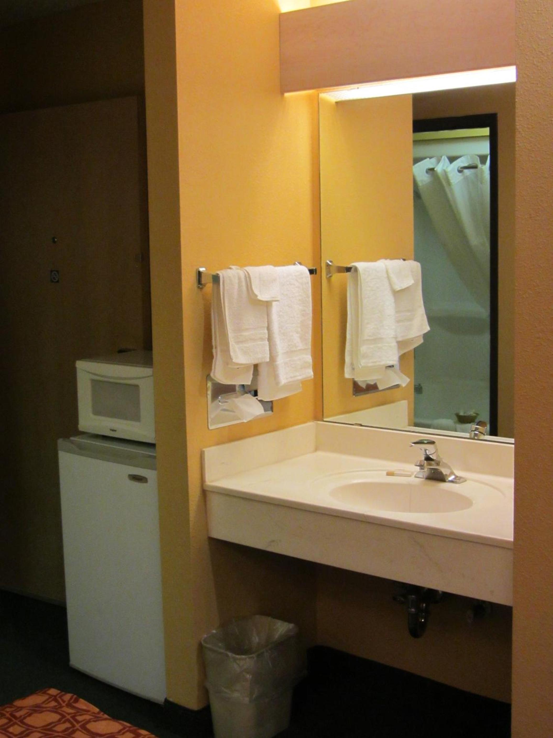 King Suite- Non-Smoking photo 2