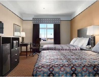 Queen Room with Two Queen Beds - Non-Smoking - Photo 1